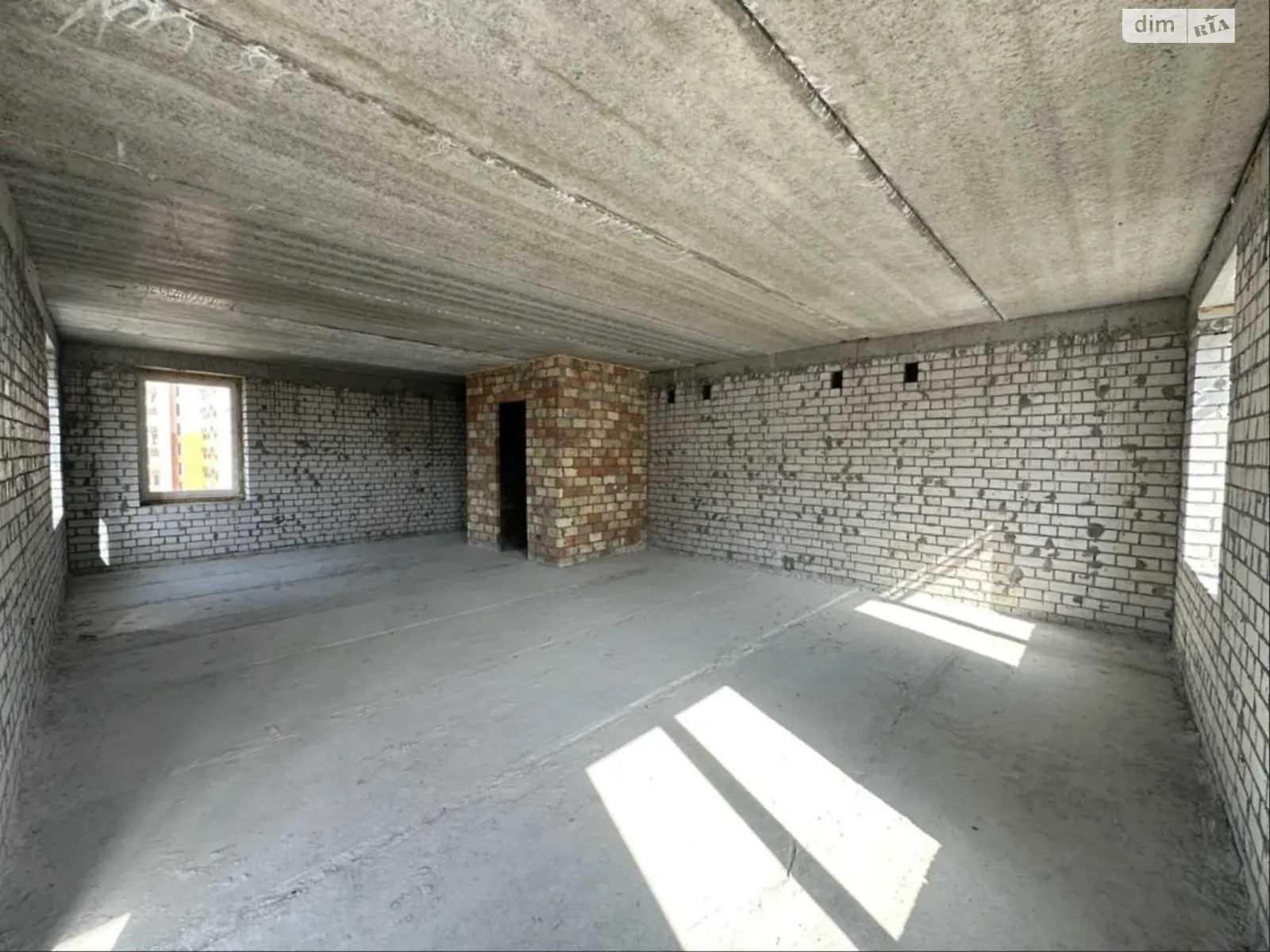 Продается 1-комнатная квартира 65.3 кв. м в Днепре, ул. Мандрыковская - фото 1