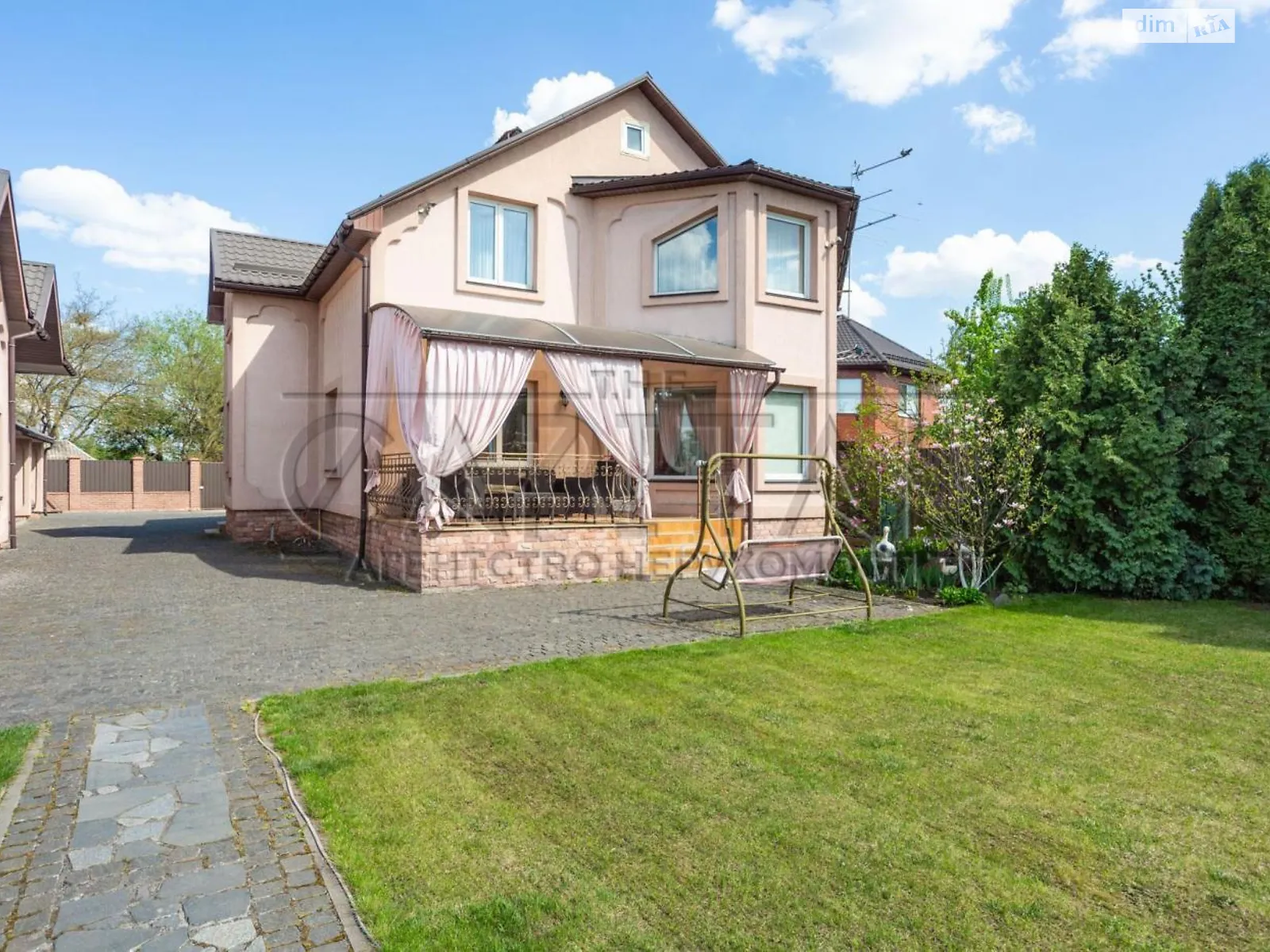 Сдается в аренду дом на 2 этажа 250 кв. м с мансардой, цена: 1300 $ - фото 1