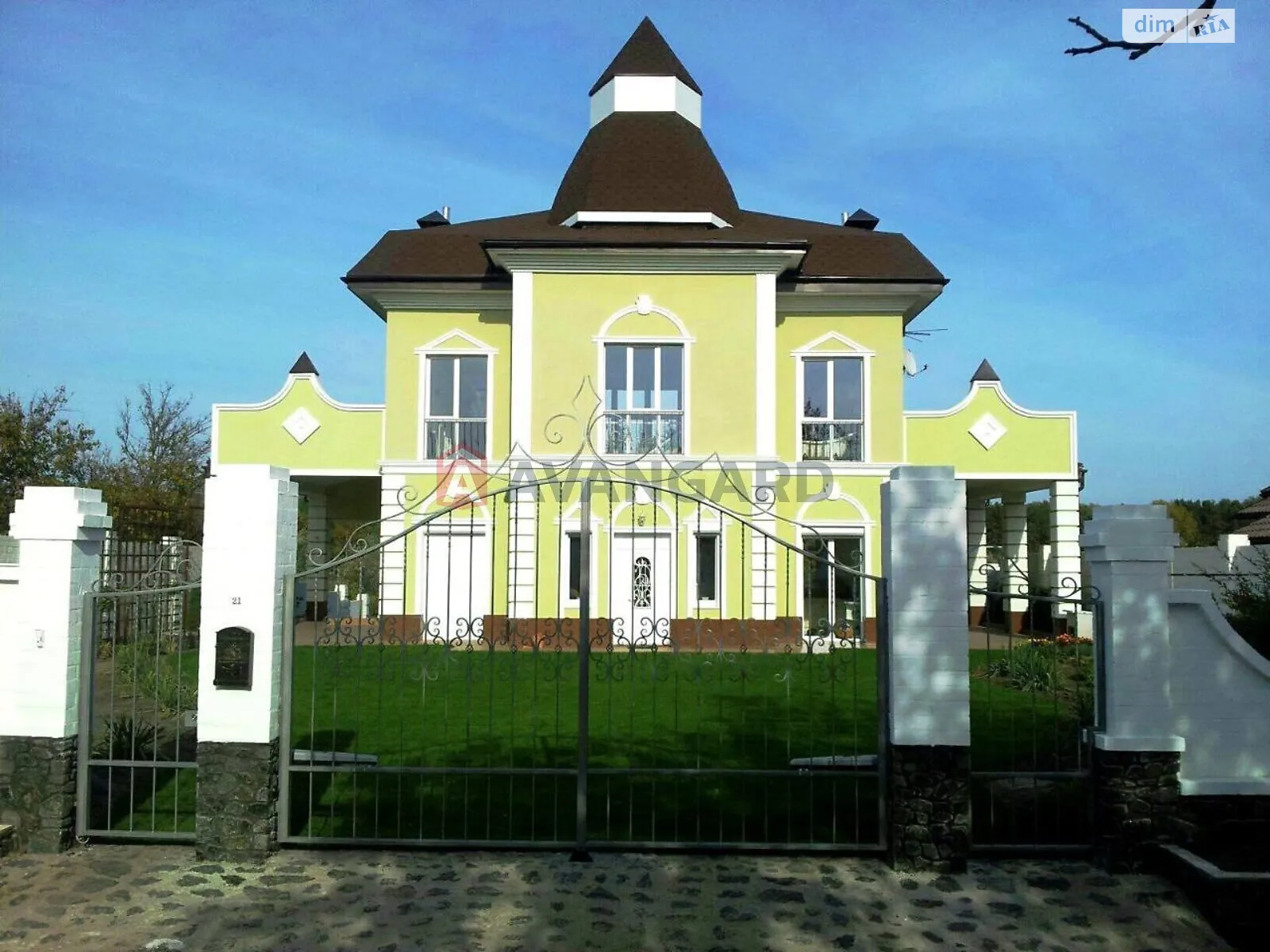 Продается дом на 3 этажа 296.5 кв. м с мансардой, цена: 530000 $ - фото 1