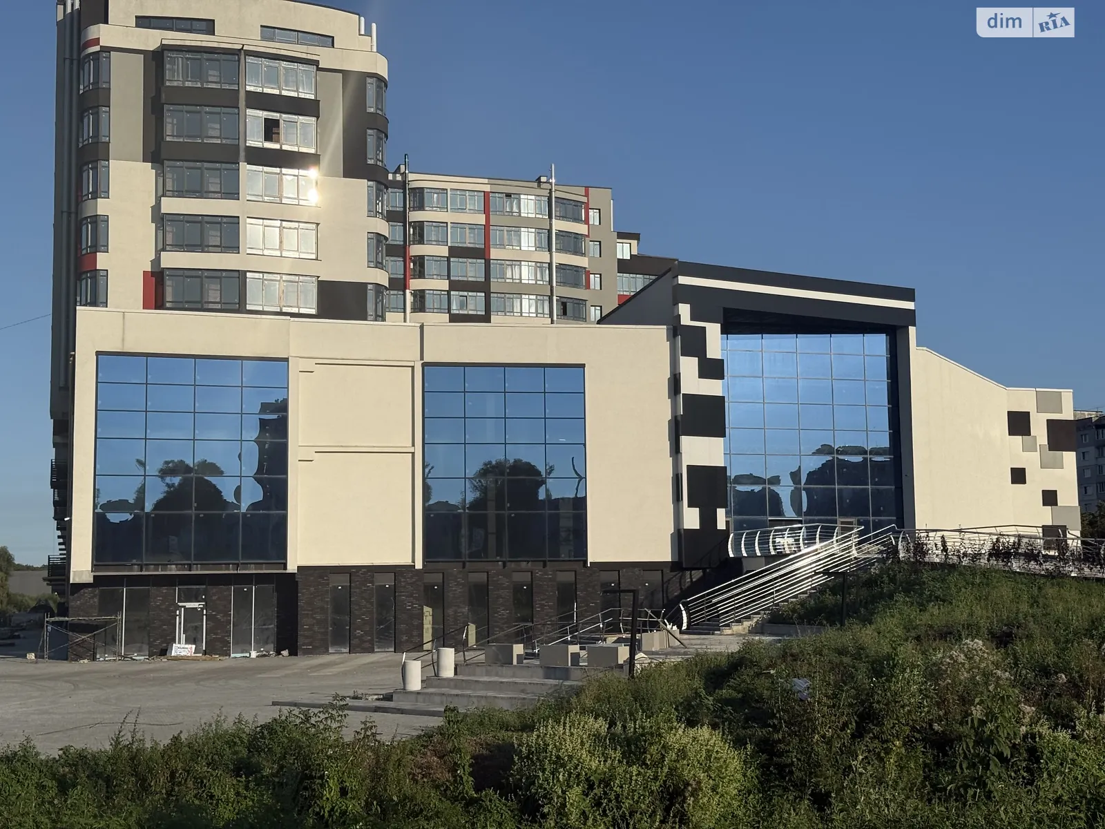 Продается 2-комнатная квартира 70.7 кв. м в Хмельницком, ул. Прибугская, 5/1 - фото 1