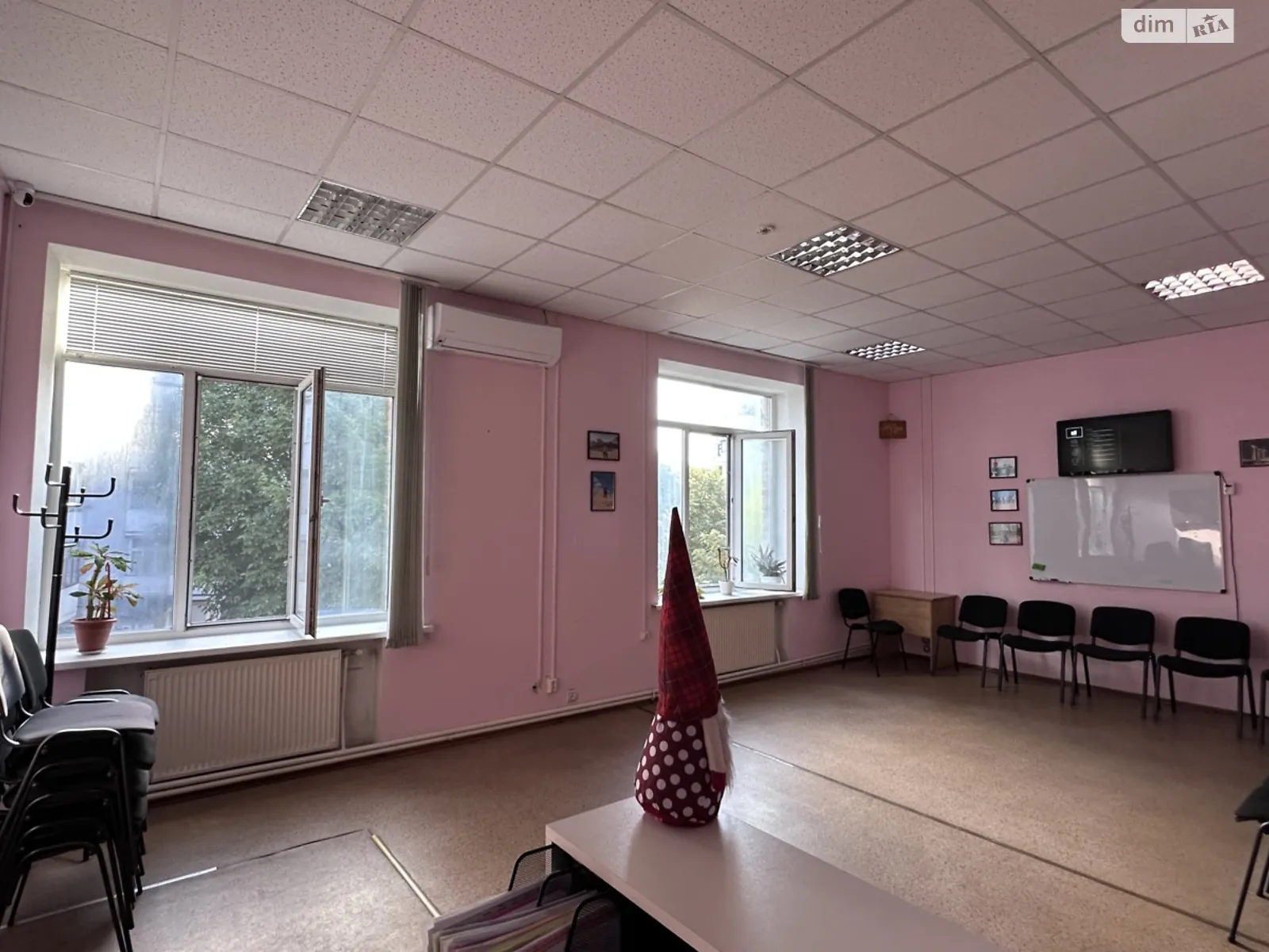 Сдается в аренду офис 130 кв. м в бизнес-центре, цена: 36400 грн - фото 1