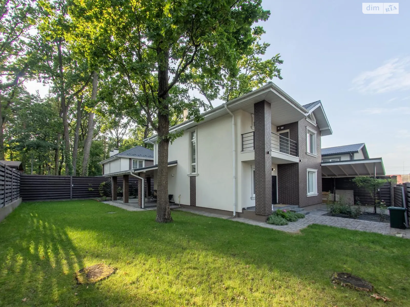 Сдается в аренду дом на 2 этажа 145.3 кв. м с мансардой, цена: 2000 $ - фото 1