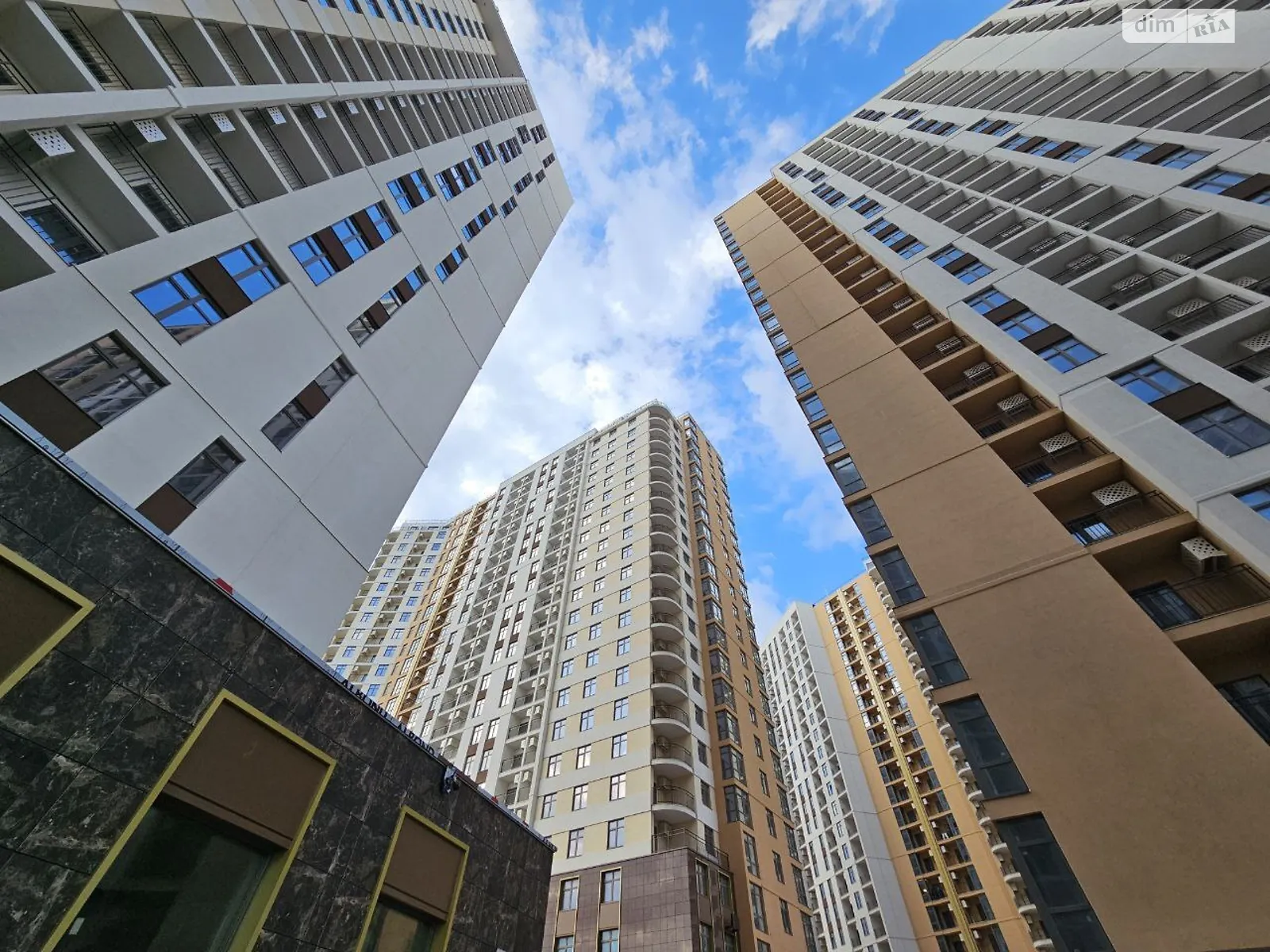 Продается 1-комнатная квартира 42 кв. м в Одессе, ул. Краснова - фото 1