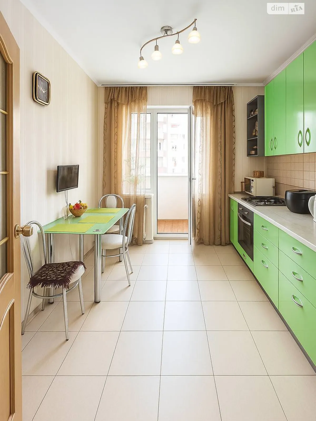 Продается 1-комнатная квартира 41 кв. м в Киеве, ул. Урловская, 30 - фото 1