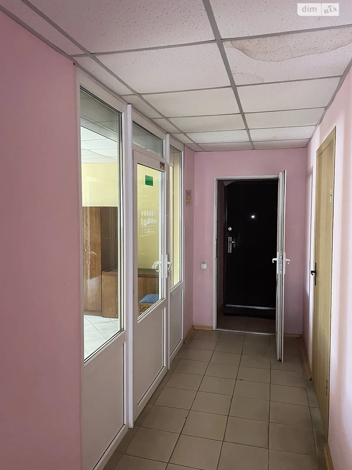 Сдается в аренду офис 49 кв. м в бизнес-центре, цена: 7350 грн - фото 1