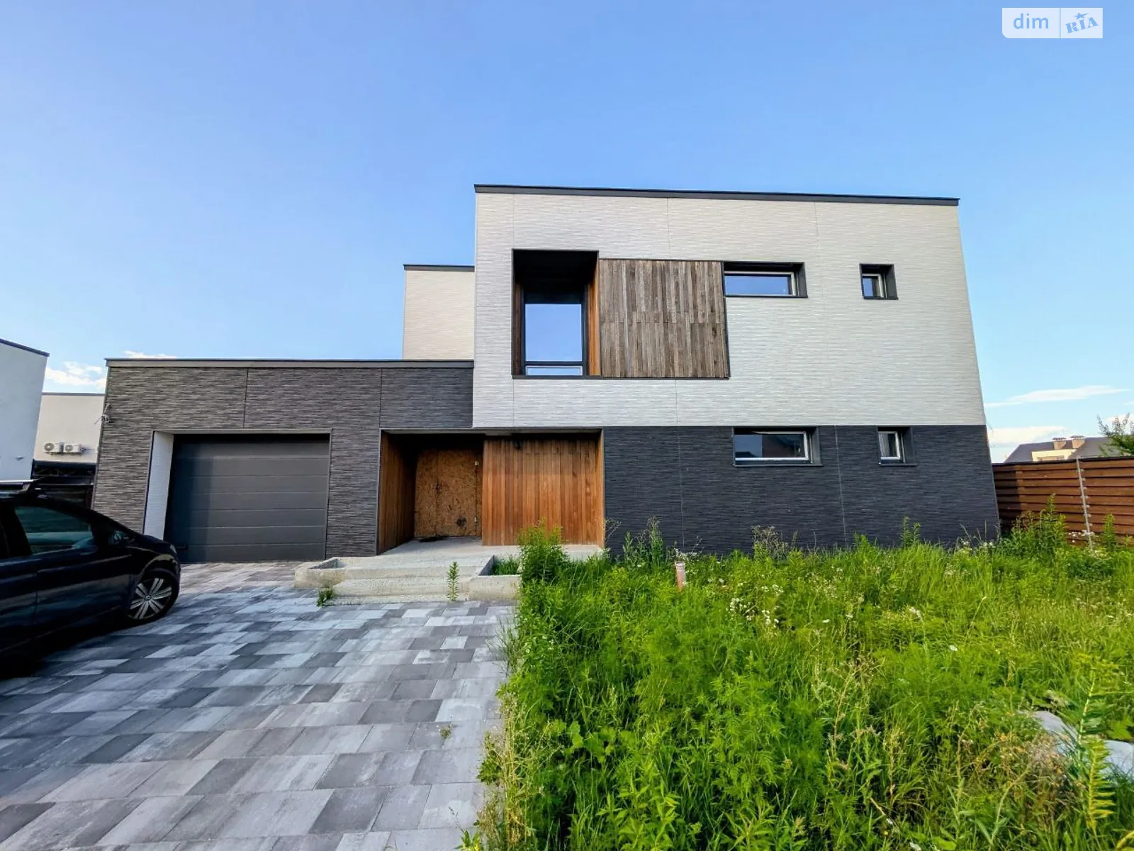 Продается дом на 2 этажа 178 кв. м с участком, цена: 470000 € - фото 1