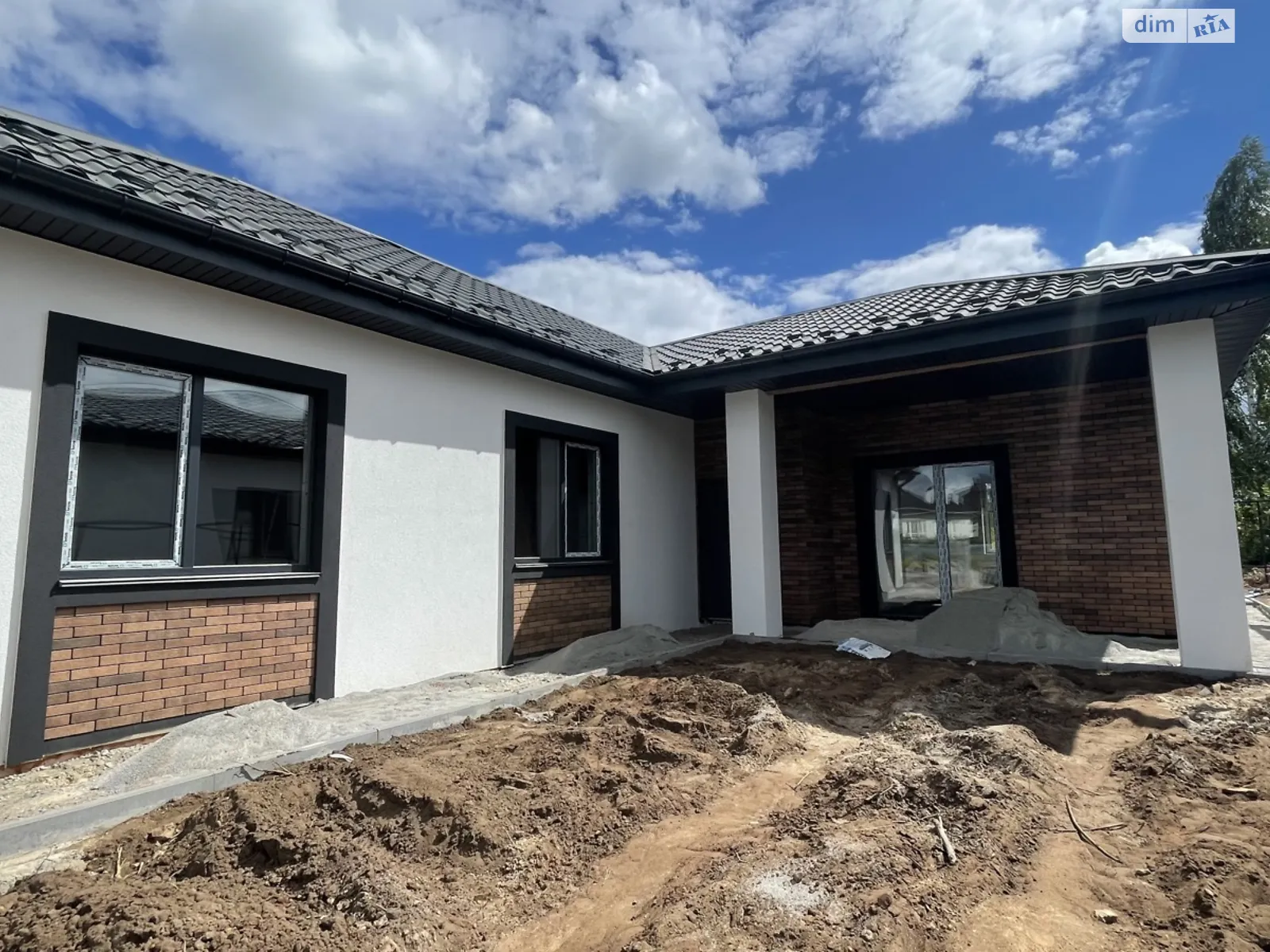 Продается одноэтажный дом 110 кв. м с гаражом, цена: 100000 $ - фото 1