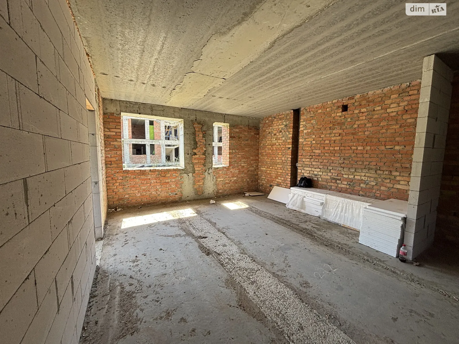 Продается 2-комнатная квартира 61 кв. м в Ужгороде, ул. Тлехаса, 19 корпус 5 - фото 1