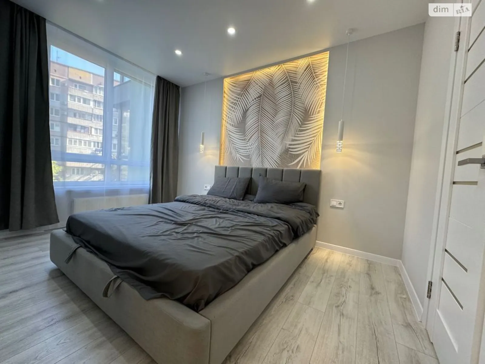 Продается 1-комнатная квартира 48 кв. м в Днепре, ул. Космическая, 5 - фото 1