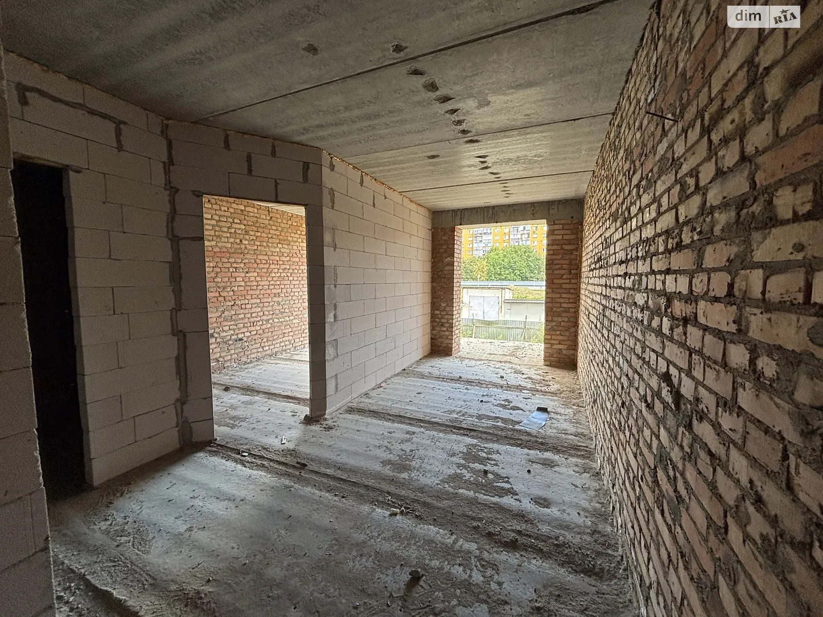 Продается 1-комнатная квартира 35 кв. м в Ужгороде, ул. Тлехаса, 19 корпус 6 - фото 1