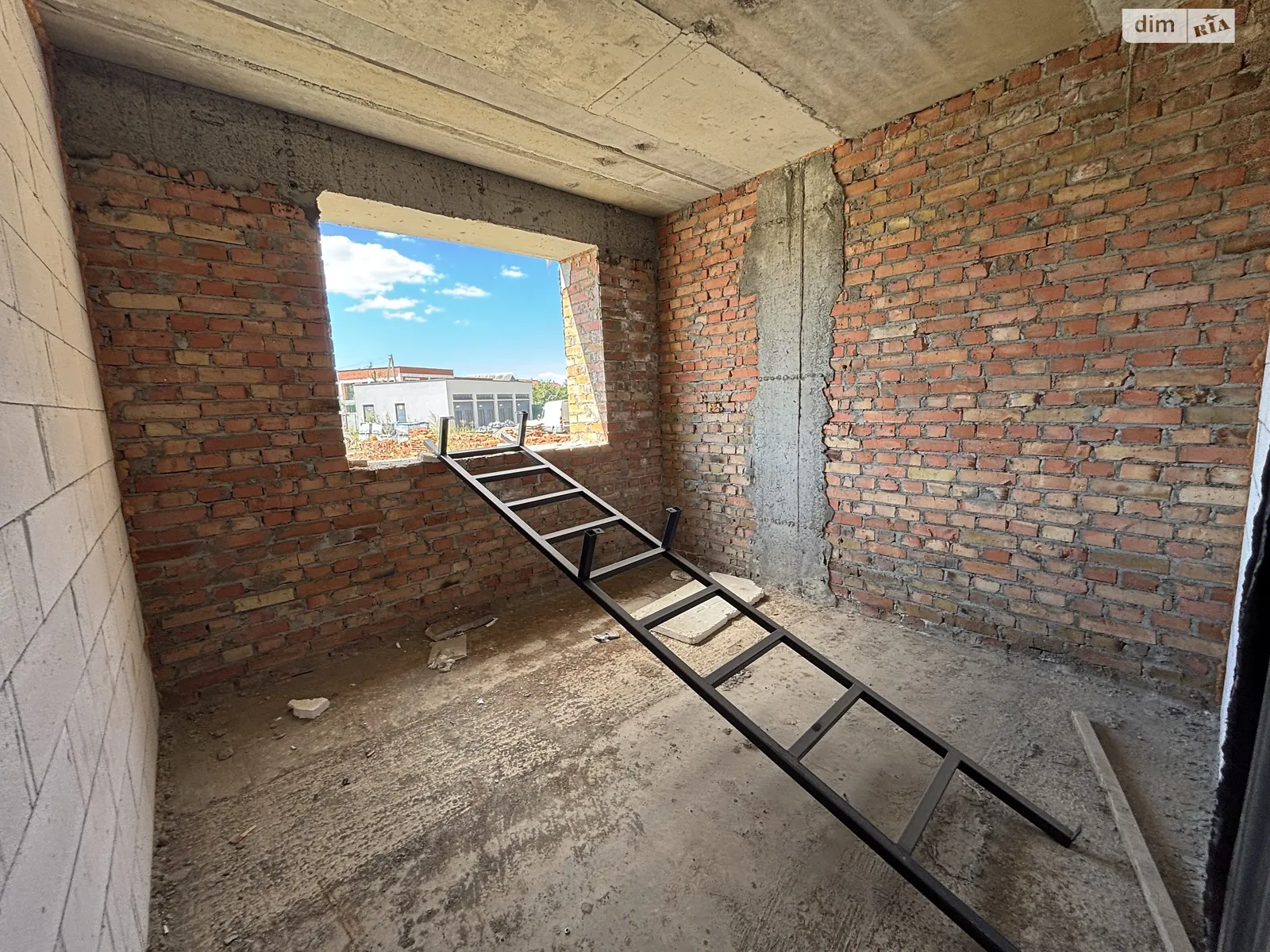 Продается 2-комнатная квартира 59 кв. м в Ужгороде, ул. Тлехаса, 19 корпус 6 - фото 1