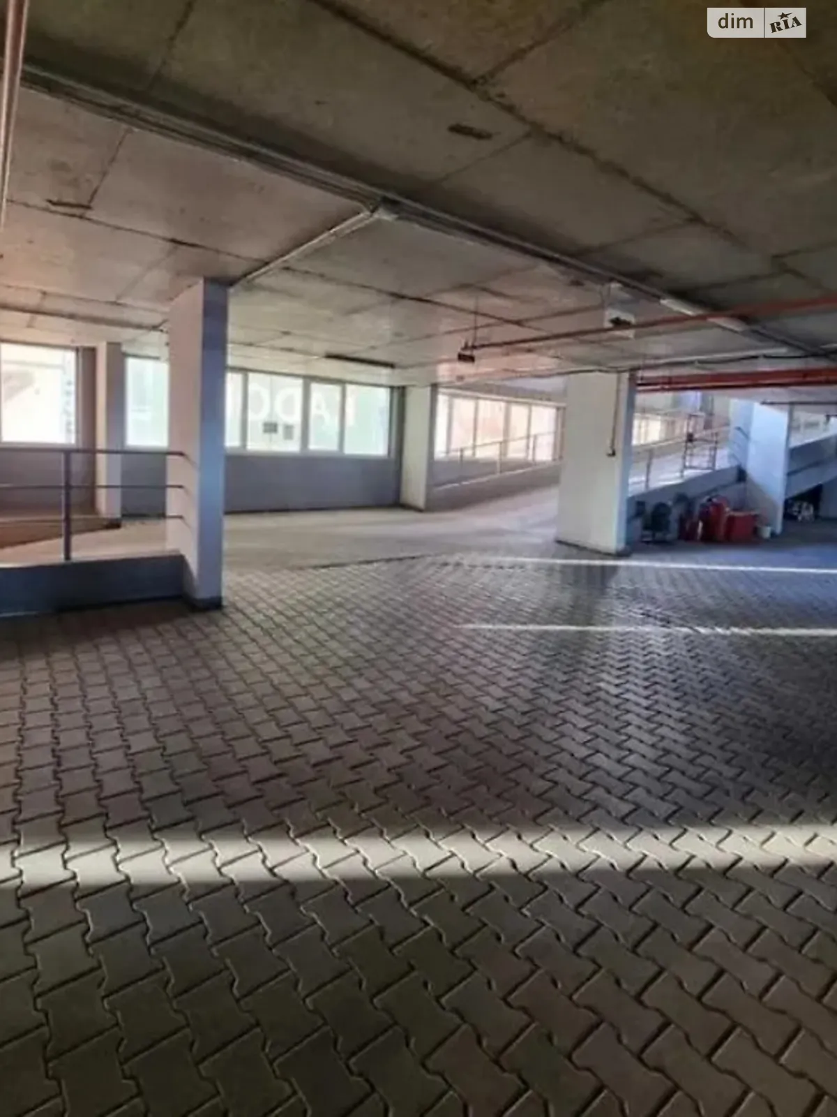 Продается подземный паркинг под легковое авто на 12 кв. м, цена: 10000 $ - фото 1