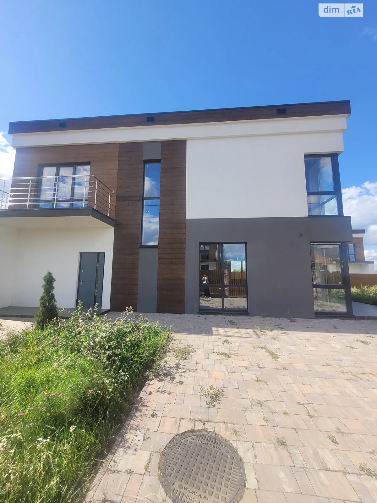 Продается дом на 2 этажа 180 кв. м с бассейном, цена: 180000 $ - фото 1