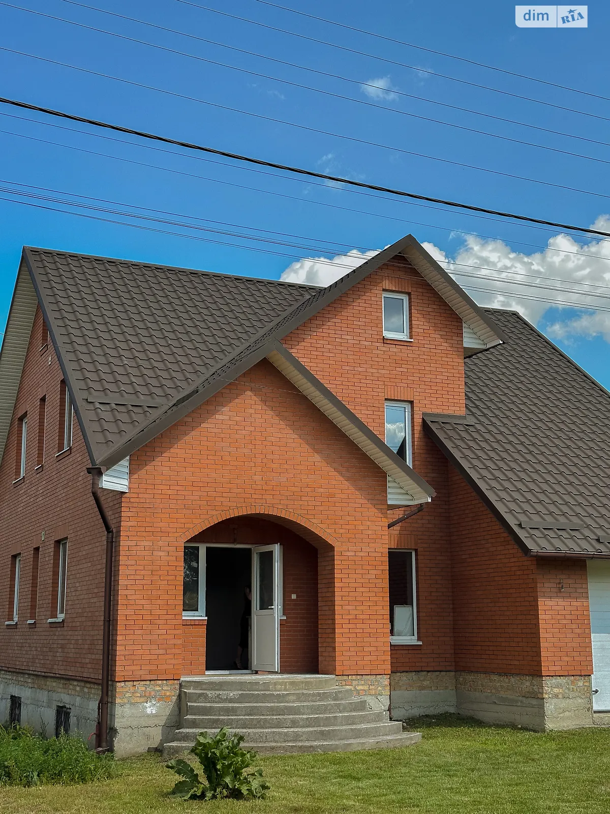 Продается дом на 3 этажа 220 кв. м с беседкой, цена: 95000 $ - фото 1