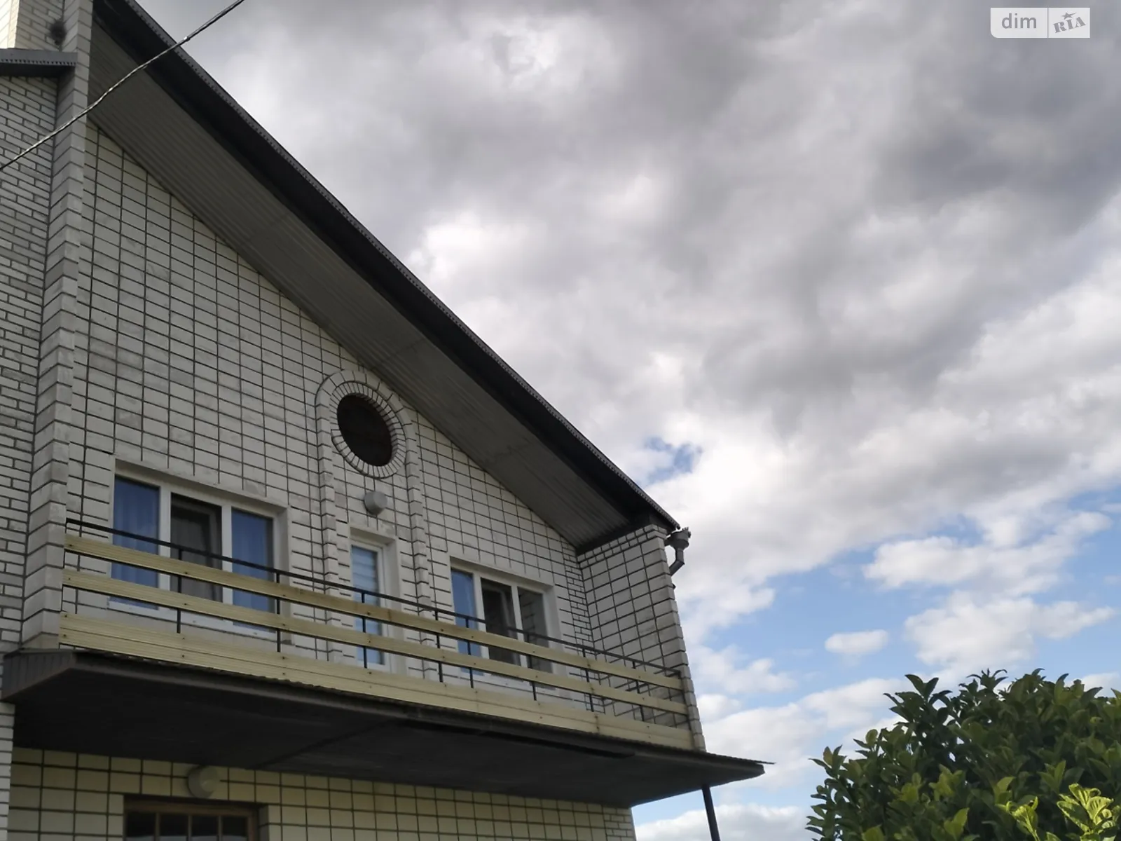 Продается дом на 2 этажа 140 кв. м с садом, цена: 148000 $ - фото 1