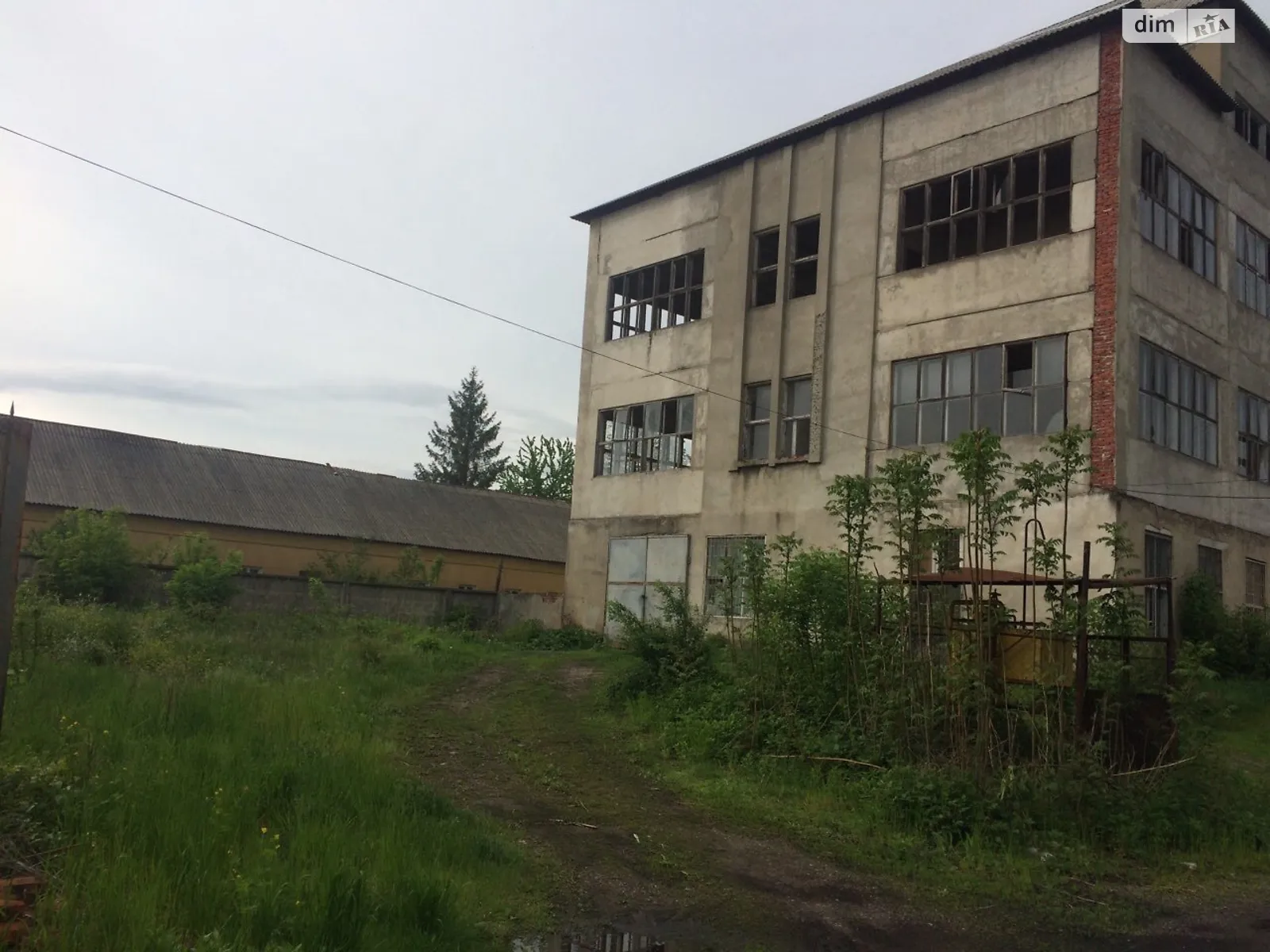 Продается помещения свободного назначения 2600 кв. м в 3-этажном здании, цена: 600000 $ - фото 1