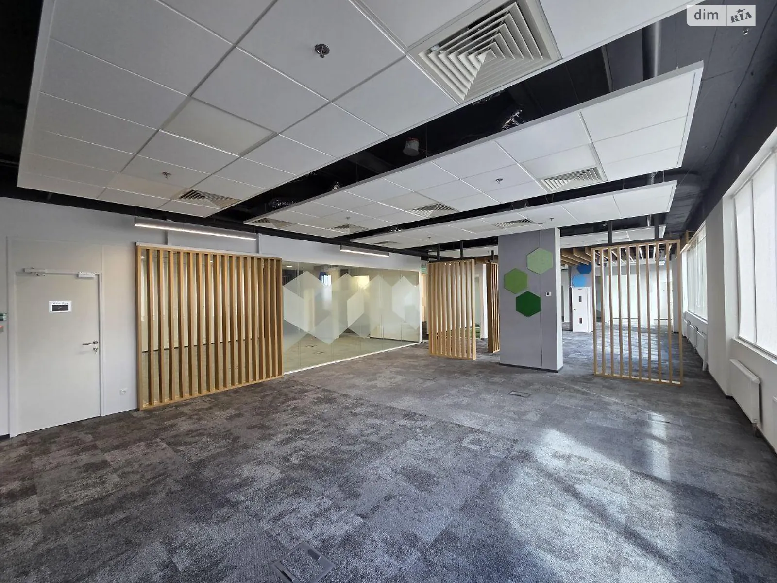 Сдается в аренду офис 640 кв. м в бизнес-центре, цена: 17800 $ - фото 1