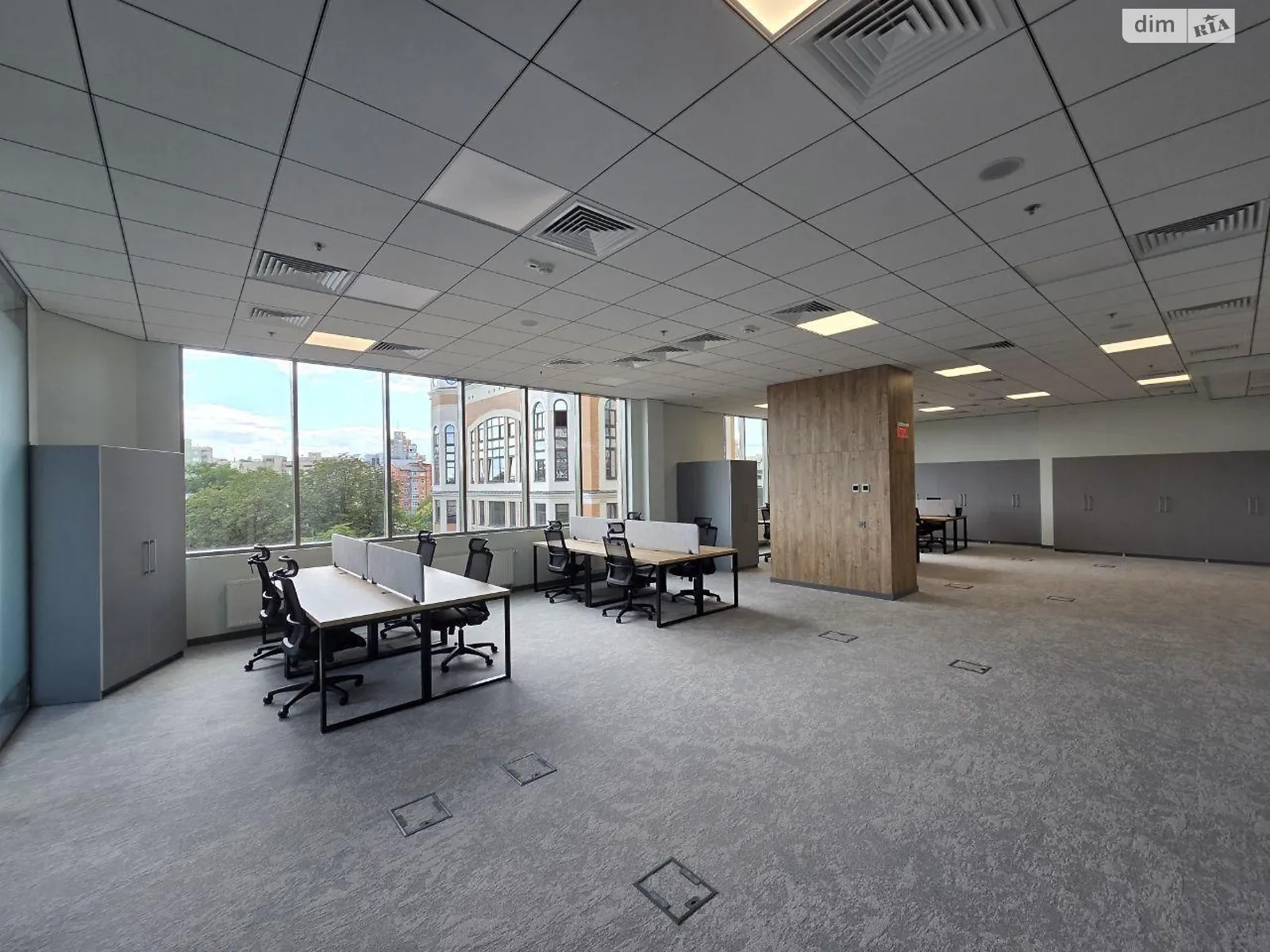 Сдается в аренду офис 290 кв. м в бизнес-центре, цена: 10000 $ - фото 1