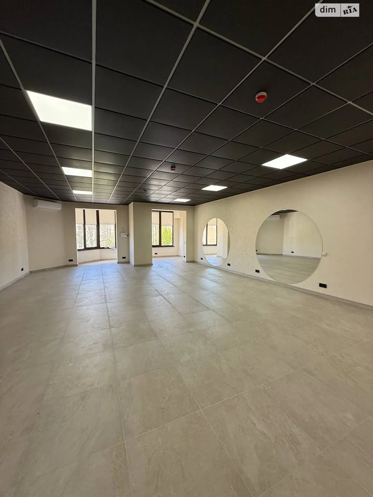 Продается офис 95 кв. м в бизнес-центре, цена: 165000 $ - фото 1