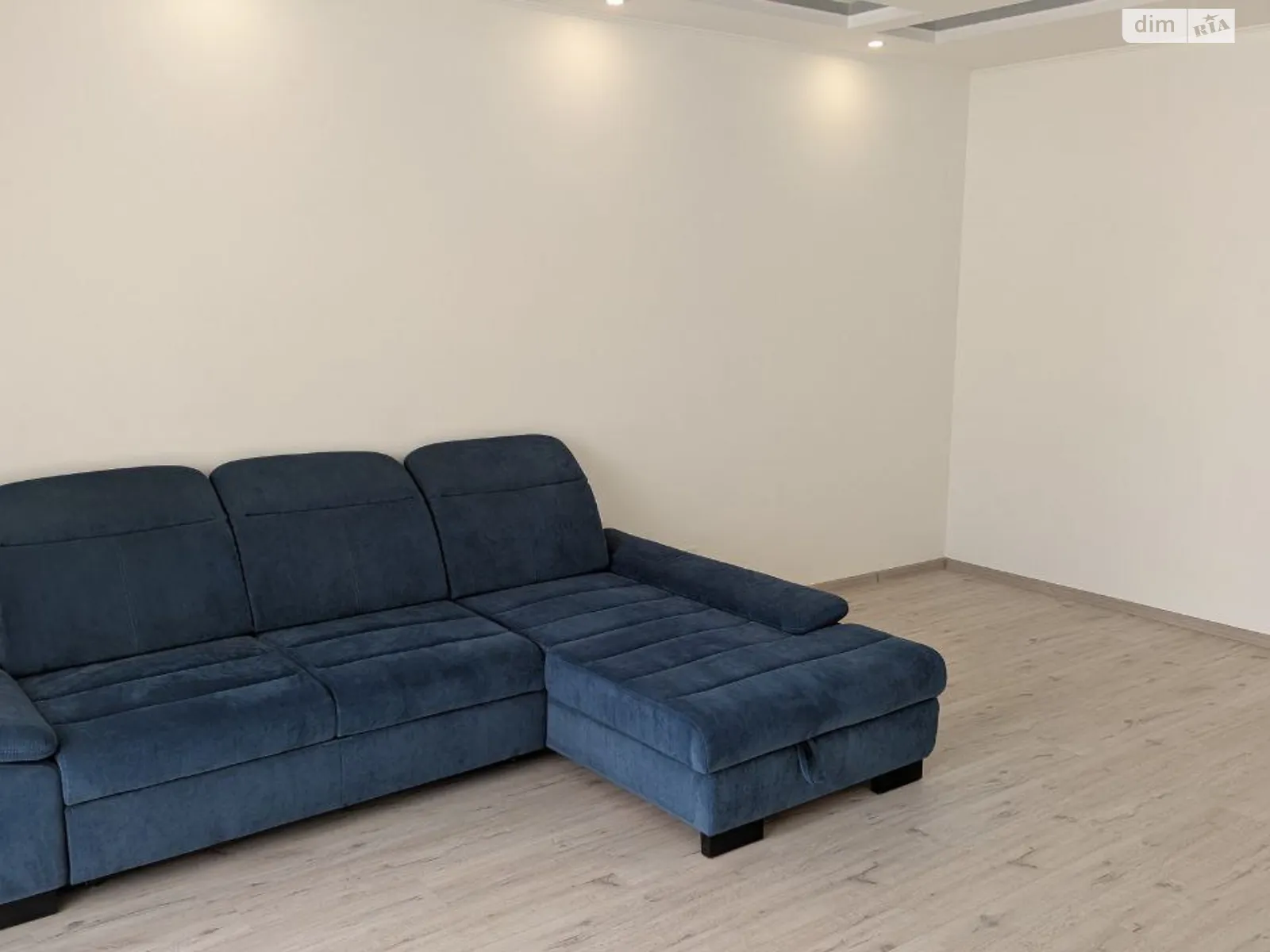 Продается 1-комнатная квартира 60 кв. м в Полтаве, ул. Петлюры Симона, 21 - фото 1