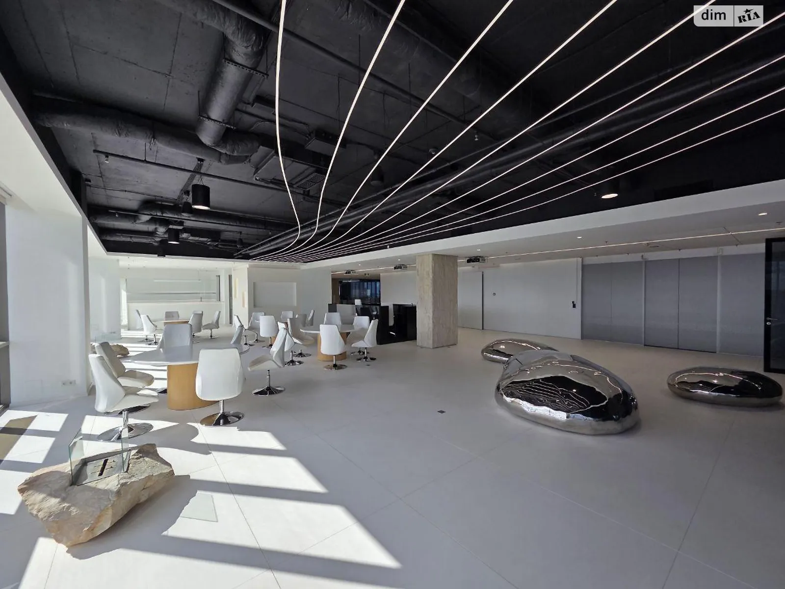 Сдается в аренду офис 2000 кв. м в бизнес-центре, цена: 51000 $ - фото 1