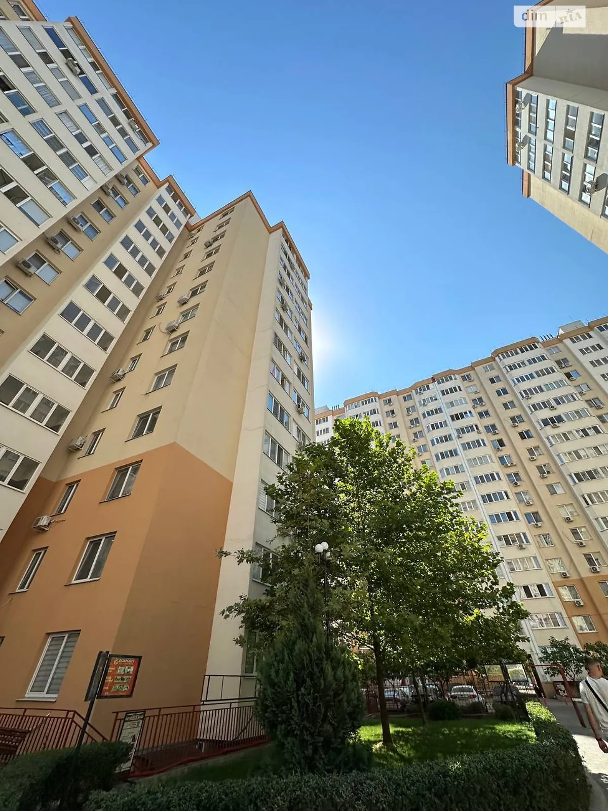 Продается 2-комнатная квартира 58.6 кв. м в Одессе, мас. Радужный, 8 - фото 1