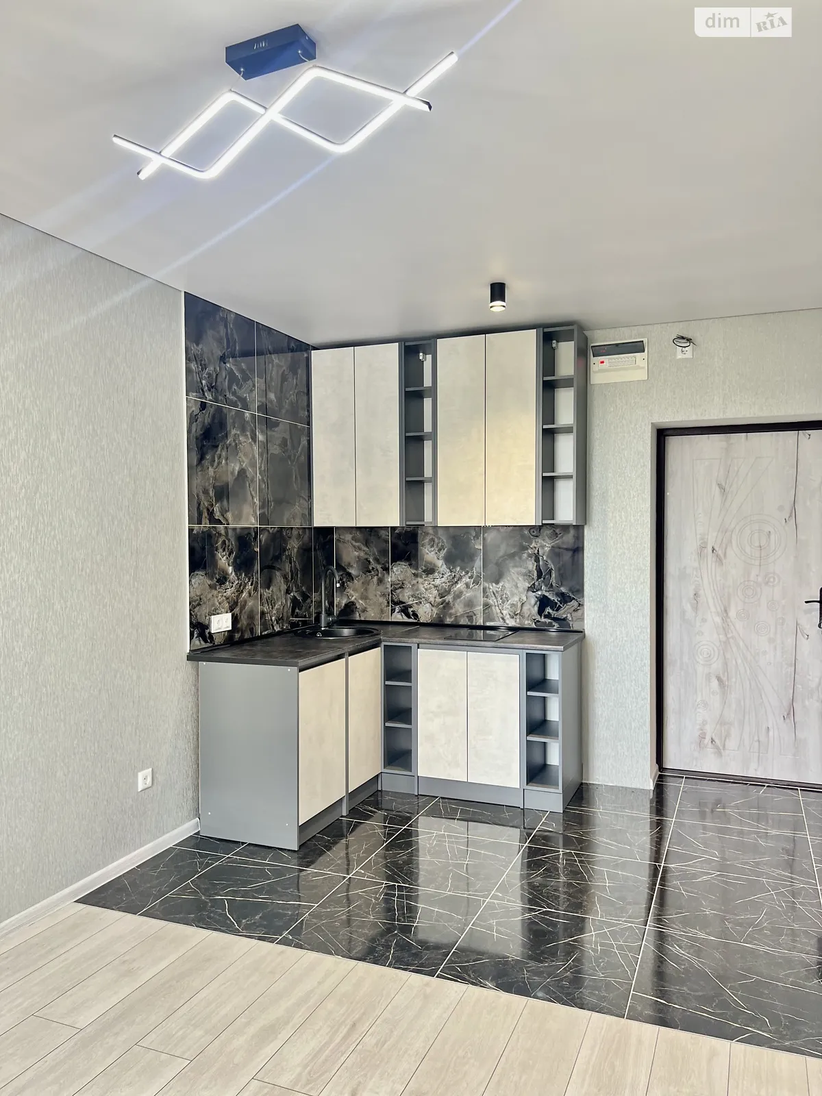 Продается 1-комнатная квартира 36 кв. м в Харькове, ул. Академика Барабашова, 10В - фото 1