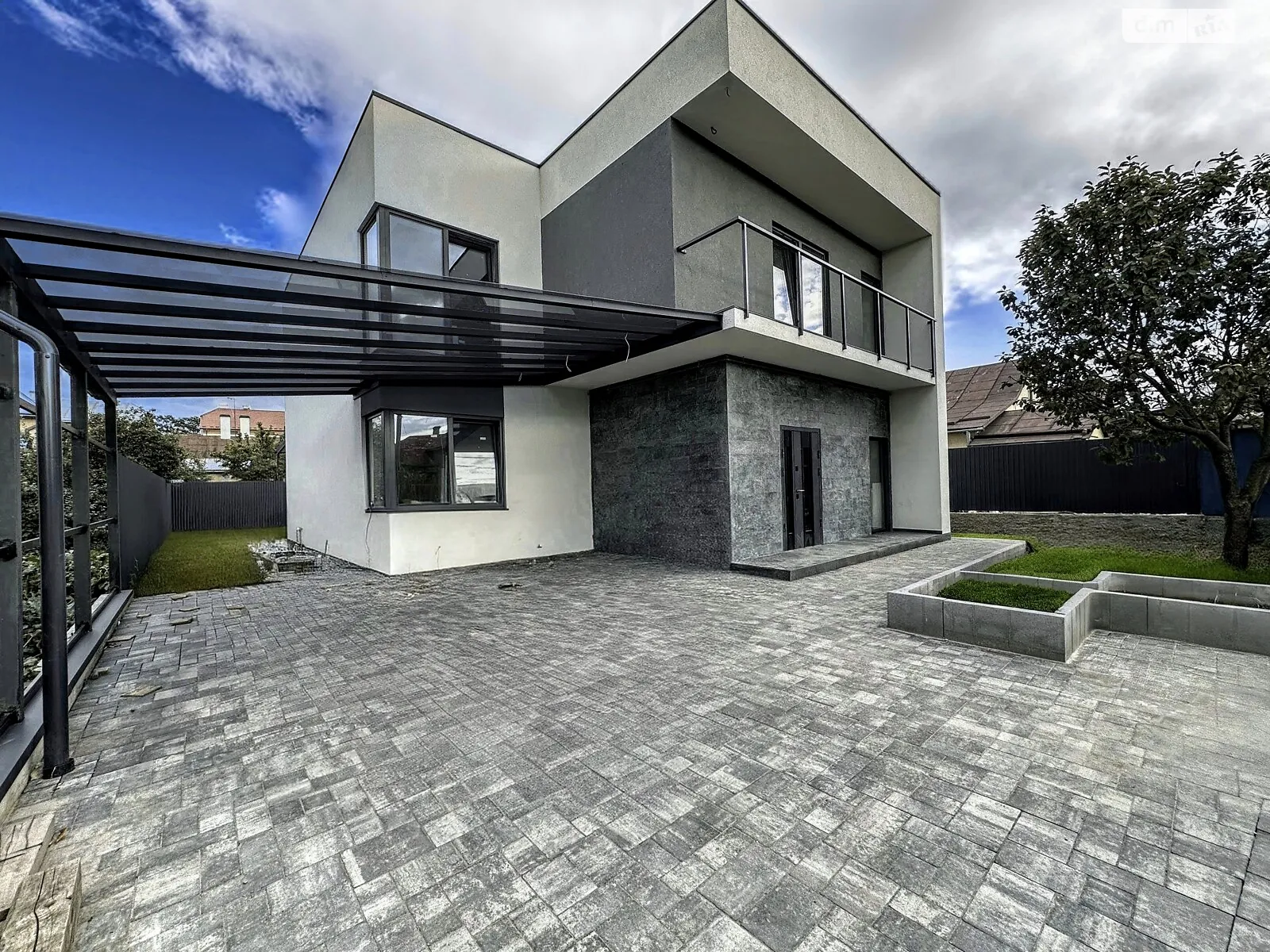 Продается дом на 2 этажа 180 кв. м с баней/сауной, цена: 230000 $ - фото 1
