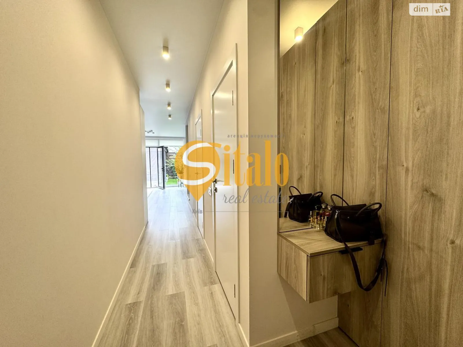 Продается дом на 3 этажа 163 кв. м с верандой, цена: 180000 $ - фото 1