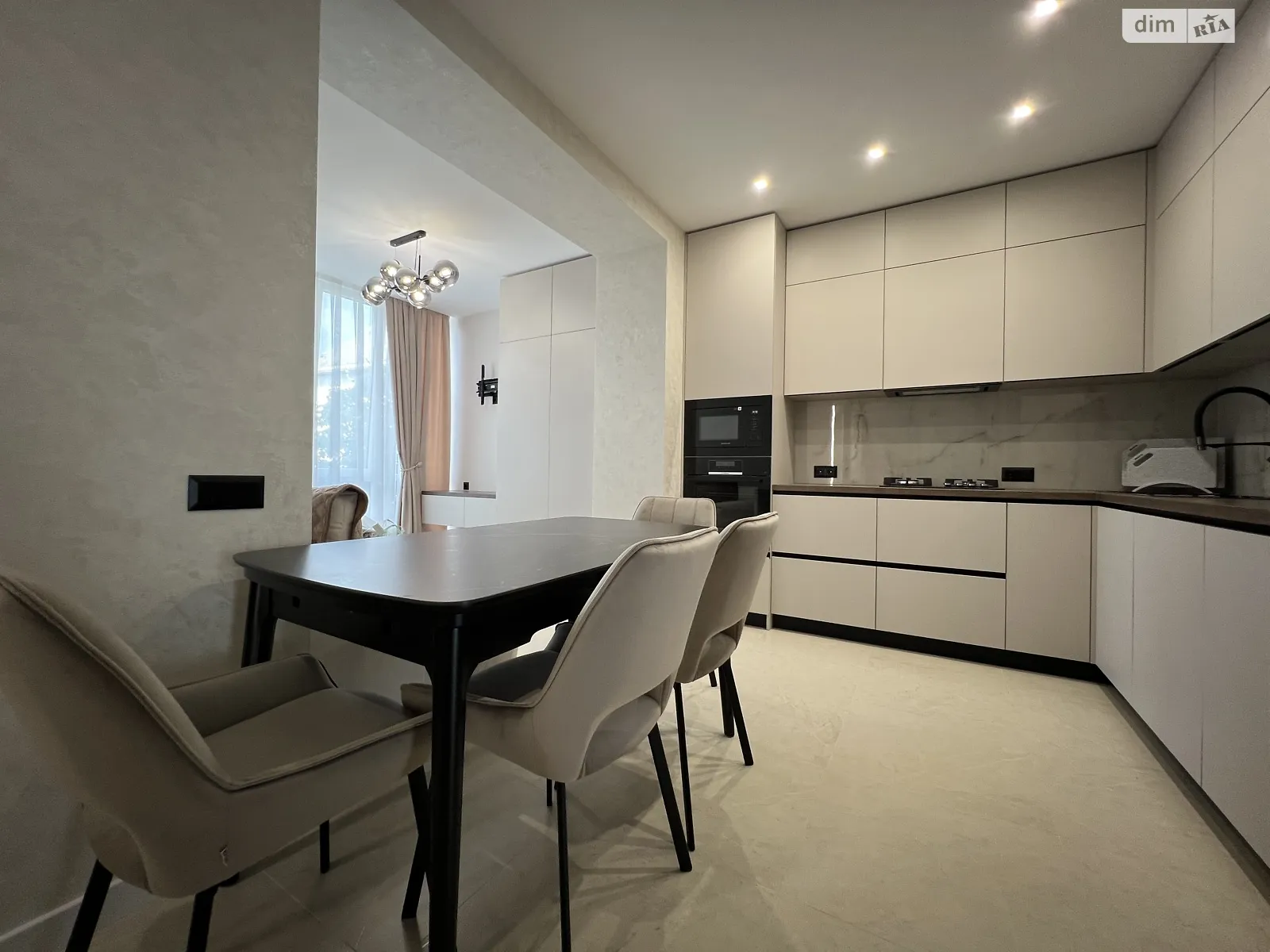 Продается 2-комнатная квартира 65 кв. м в Ивано-Франковске, ул. Кисилевской Ольги, 31 - фото 1