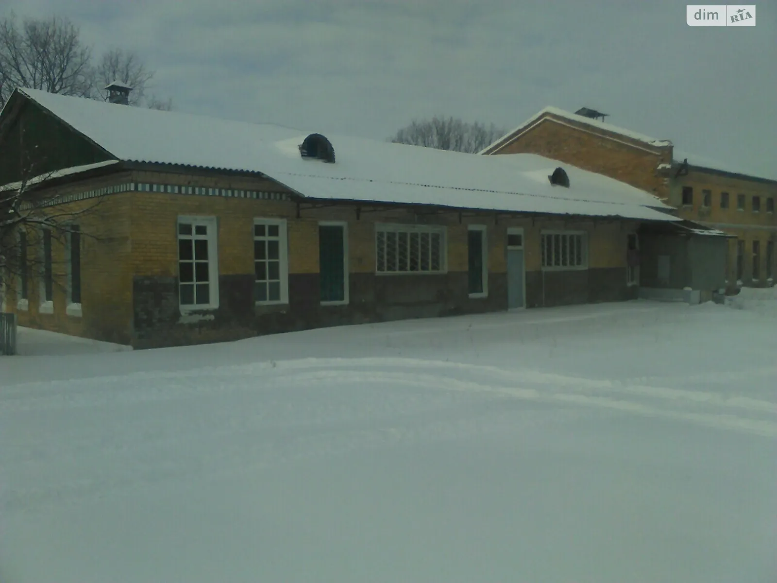 Продается объект сферы услуг 1350 кв. м в 3-этажном здании, цена: 200000 € - фото 1