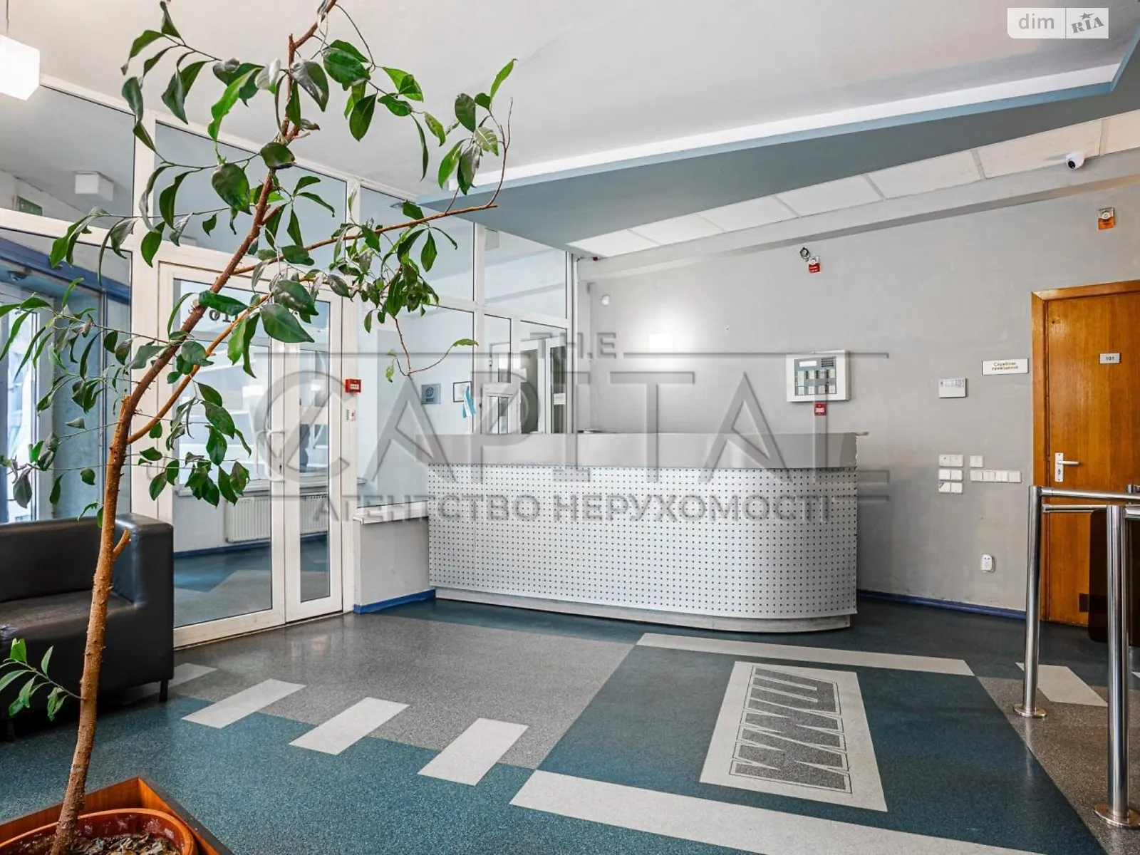 Сдается в аренду офис 260 кв. м в бизнес-центре, цена: 1820 $ - фото 1