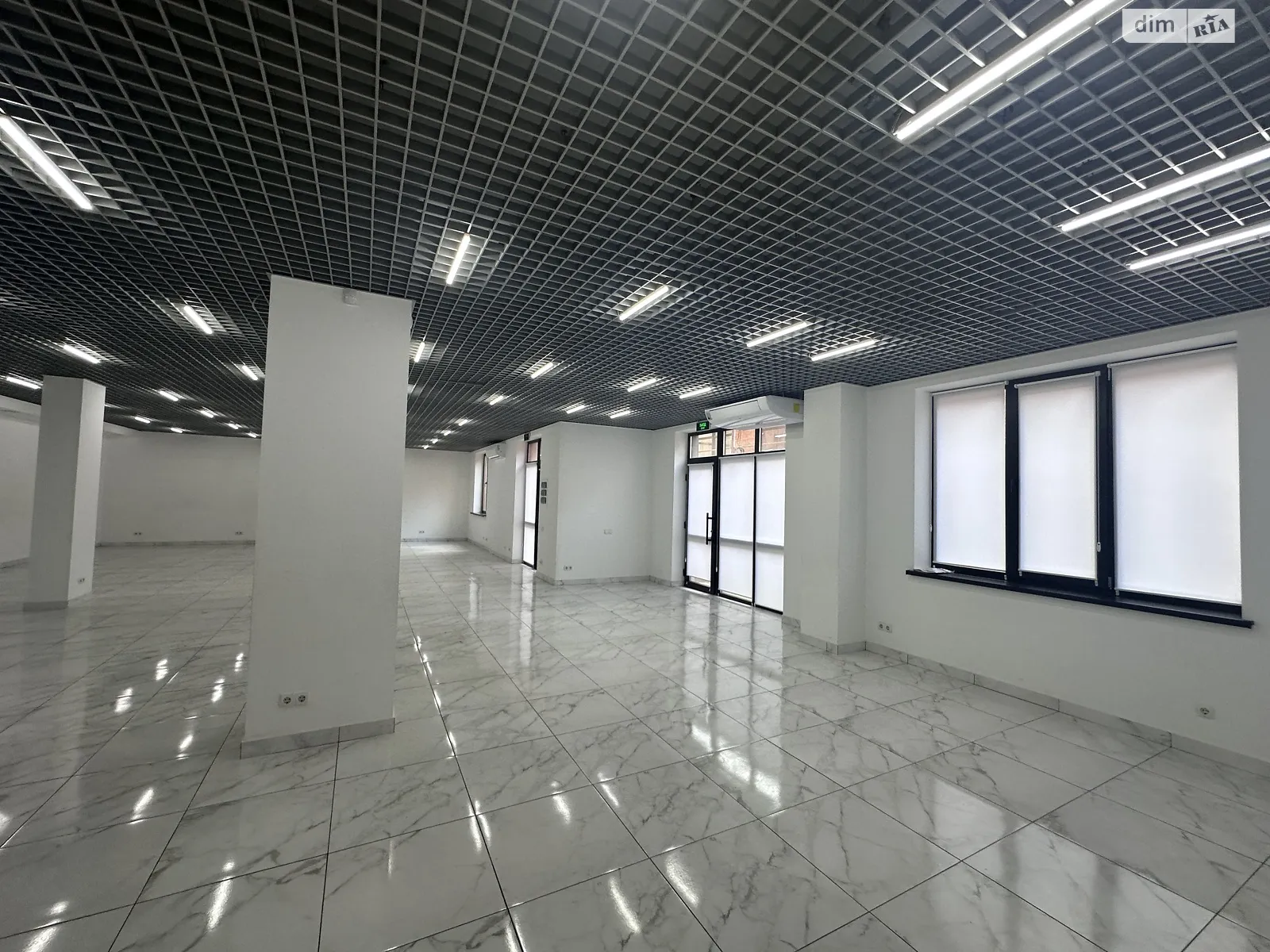 Сдается в аренду офис 207 кв. м в бизнес-центре, цена: 2000 $ - фото 1