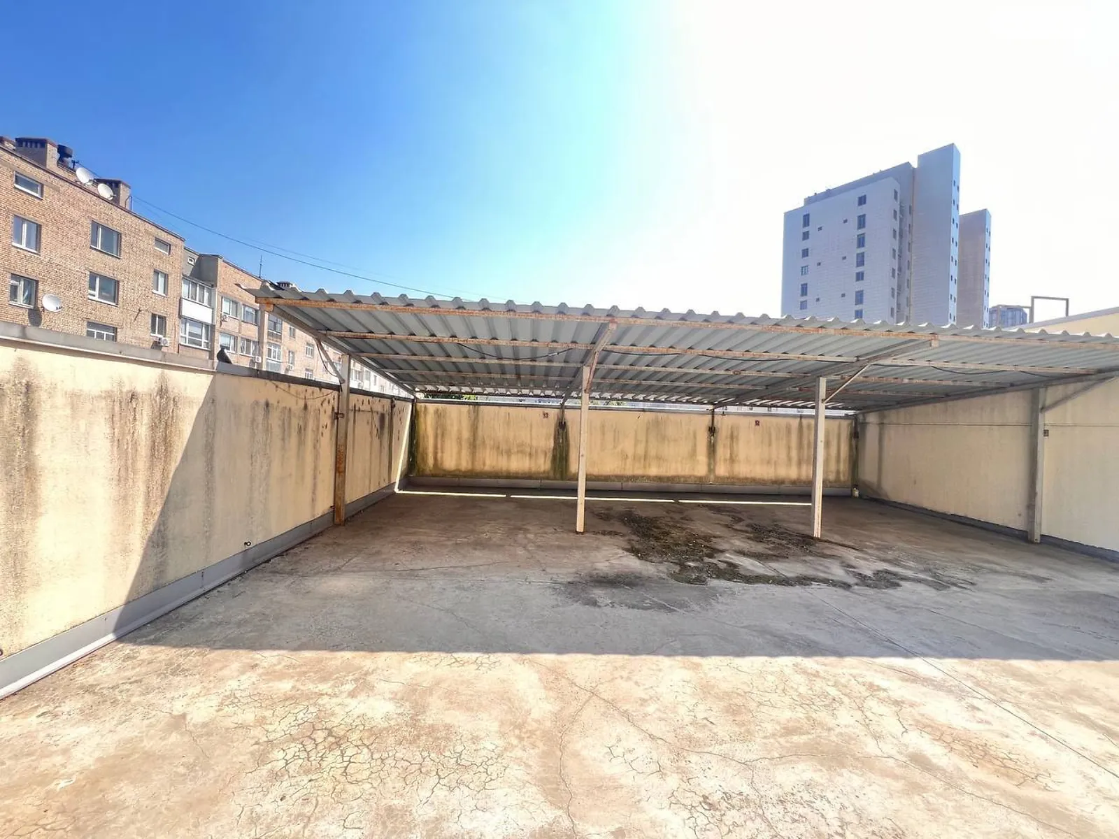 Продается подземный паркинг под легковое авто на 30 кв. м, цена: 15000 $ - фото 1