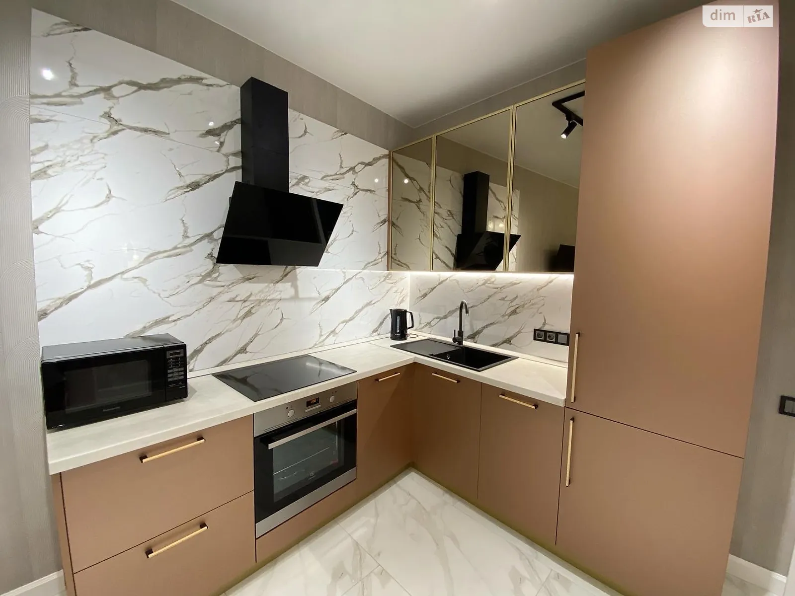 Сдается в аренду 2-комнатная квартира 60 кв. м в Одессе, ул. Генуэзская, 3А - фото 1