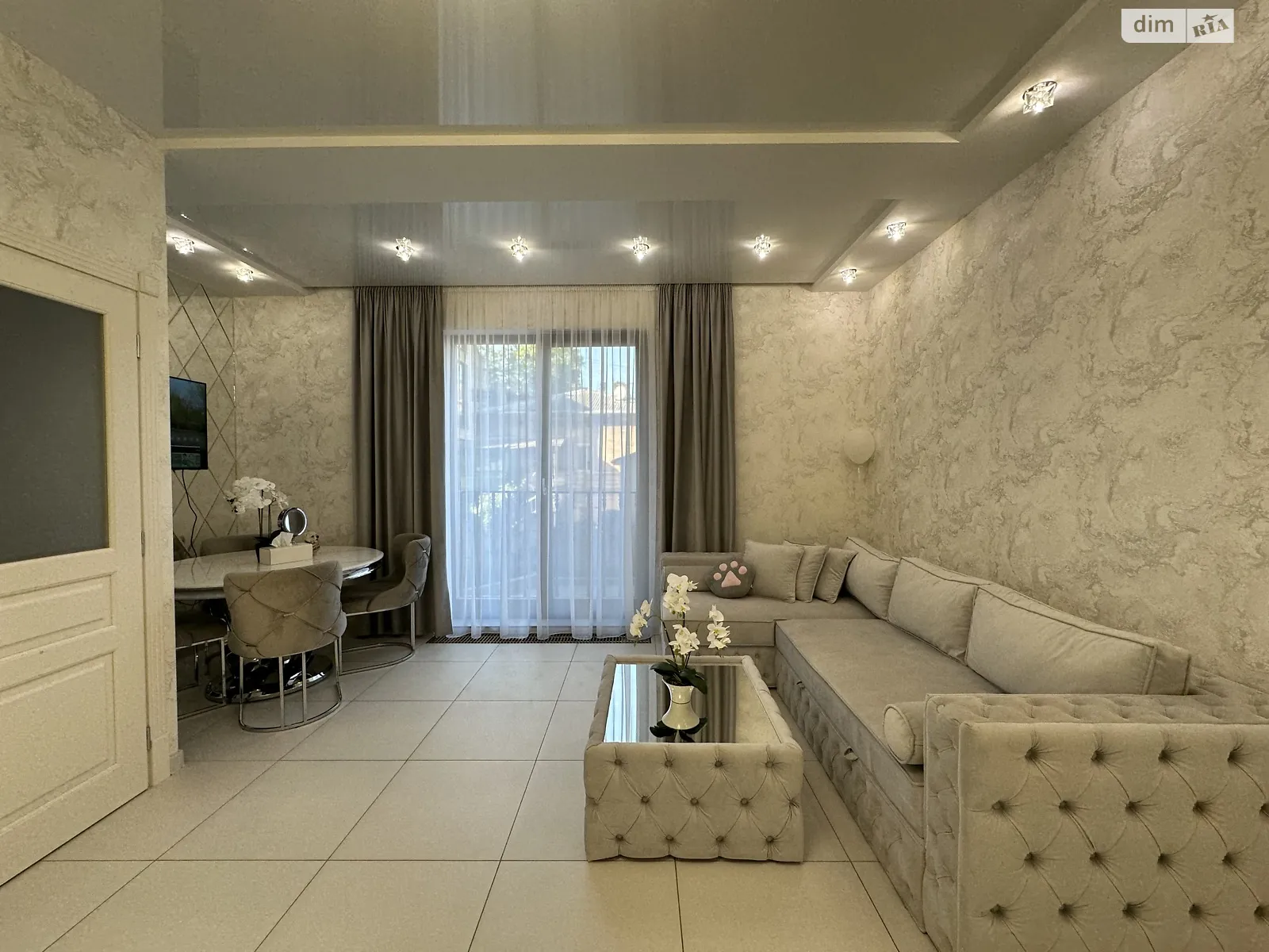 Продается 1-комнатная квартира 53 кв. м в Одессе, ул. Вице-адмирала Азарова, 6 - фото 1