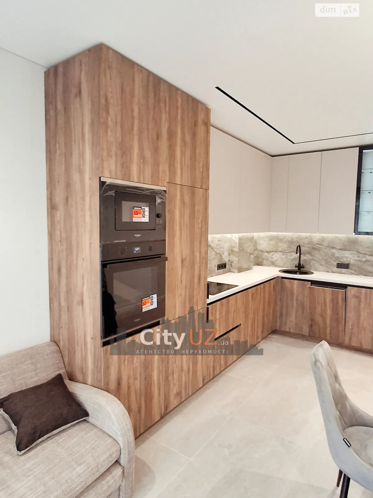 Продается 2-комнатная квартира 64 кв. м в Ужгороде, ул. Русская - фото 1