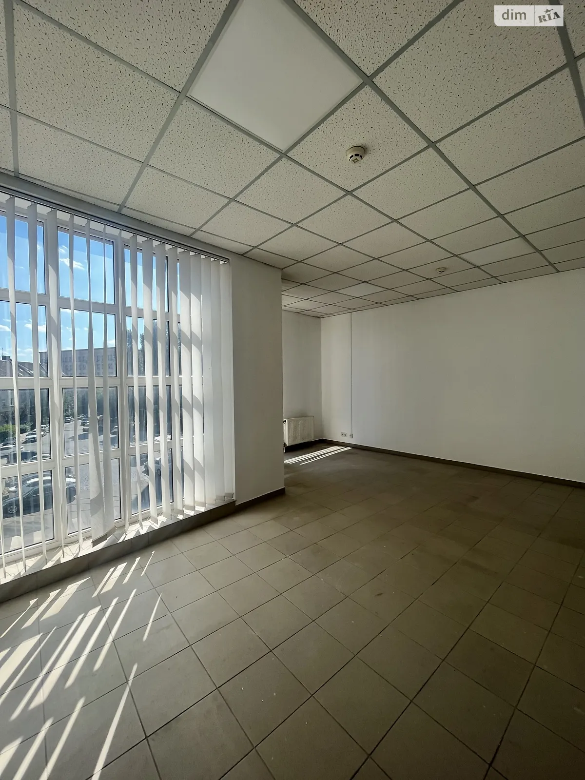 Сдается в аренду офис 27 кв. м в бизнес-центре, цена: 270 $ - фото 1