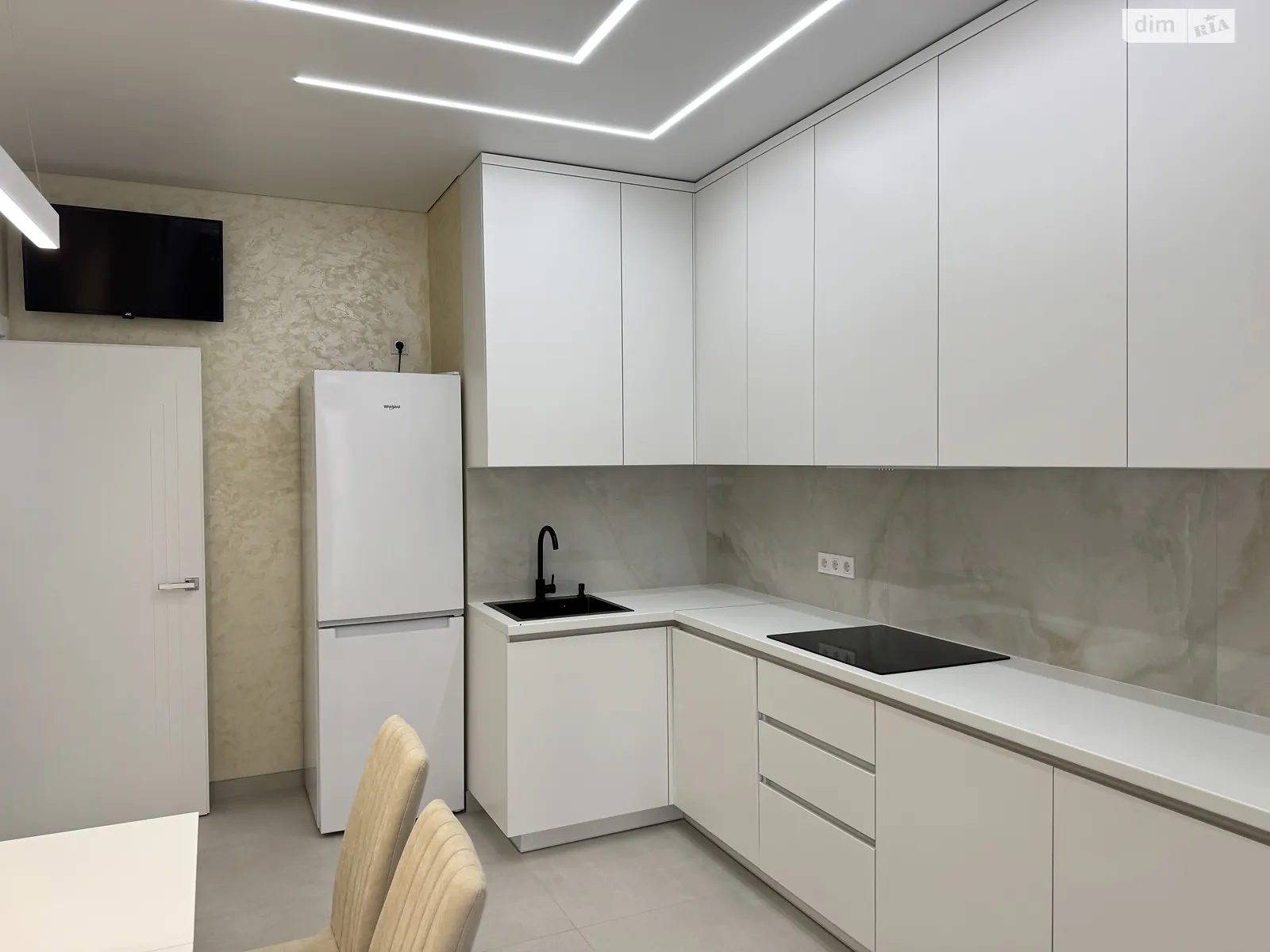 Продается 1-комнатная квартира 42.4 кв. м в Одессе, ул. Краснова, 1В - фото 1