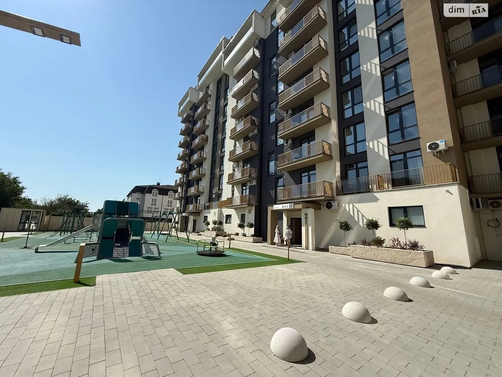 Продається 1-кімнатна квартира 67.3 кв. м у Ужгороді, наб. Слов'янська, 21А - фото 1