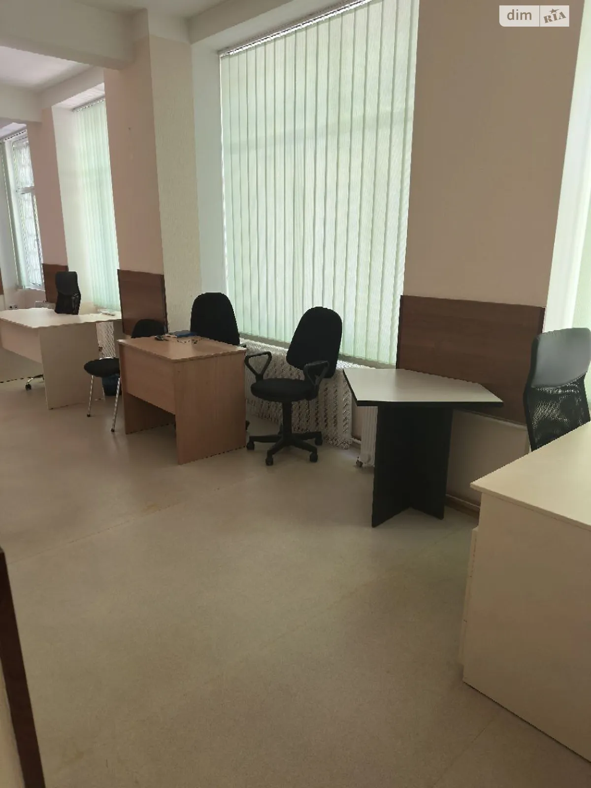 Сдается в аренду офис 33.2 кв. м в бизнес-центре, цена: 8300 грн - фото 1