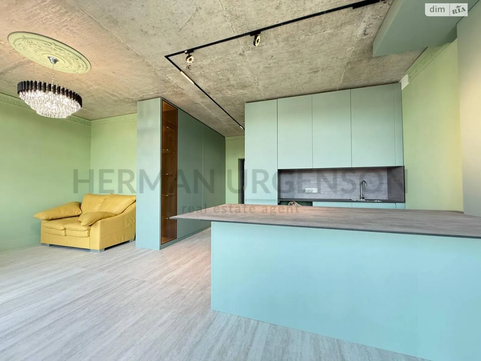 Продается 1-комнатная квартира 40 кв. м в Ужгороде, ул. Собранецкая - фото 1