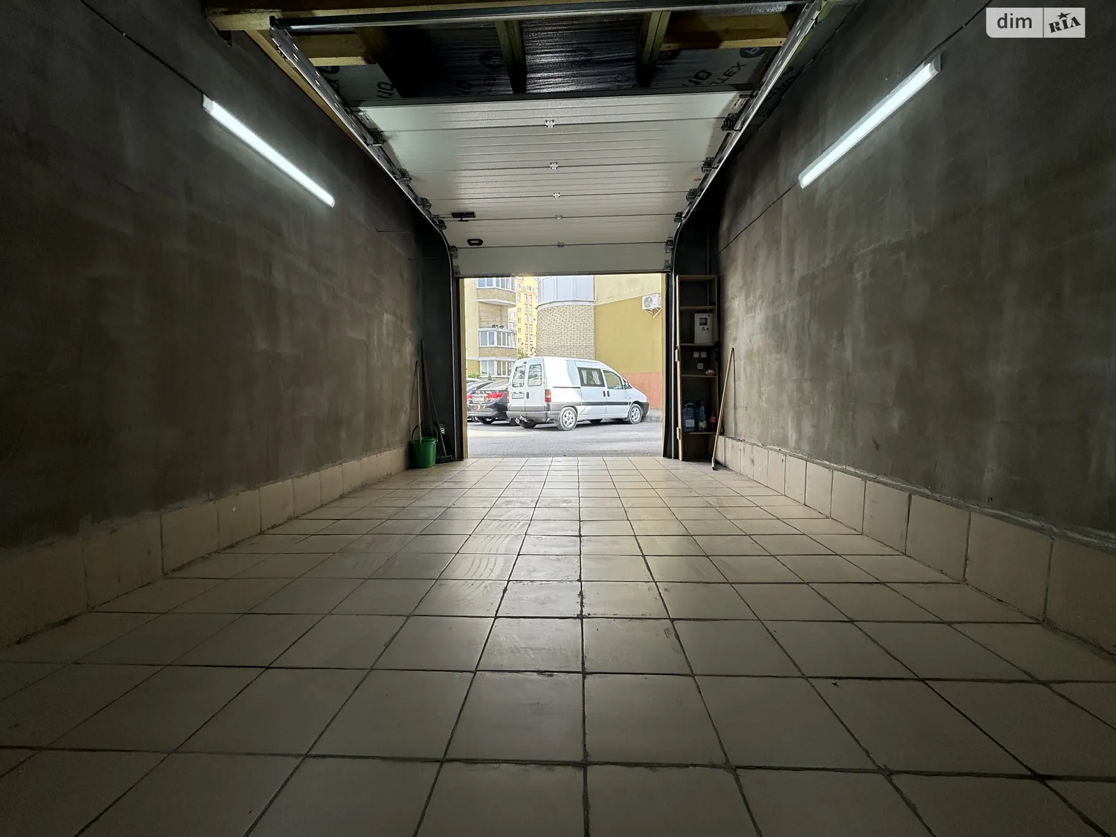 Продается отдельно стоящий гараж под легковое авто на 21.5 кв. м, цена: 20000 $ - фото 1