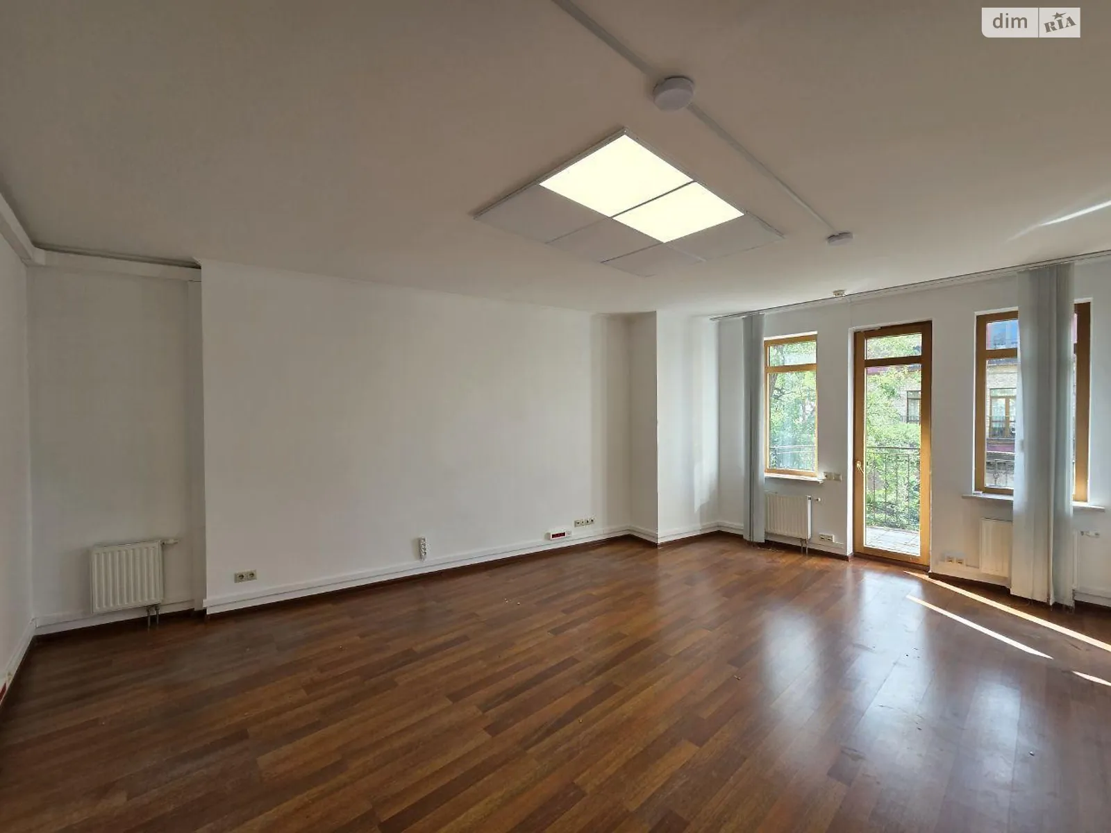 Сдается в аренду офис 230 кв. м в бизнес-центре, цена: 2800 $ - фото 1