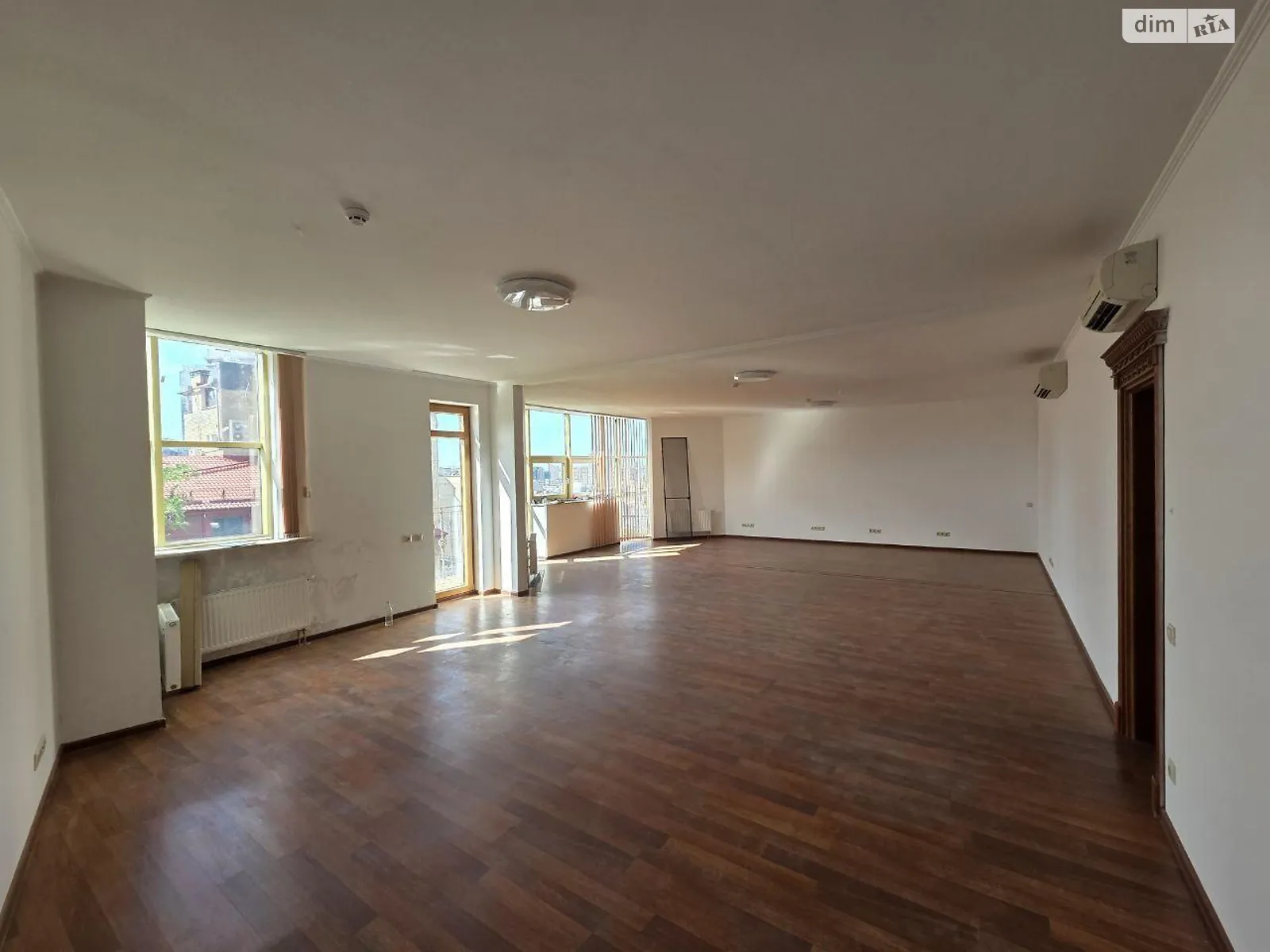 Сдается в аренду офис 230 кв. м в бизнес-центре, цена: 2850 $ - фото 1