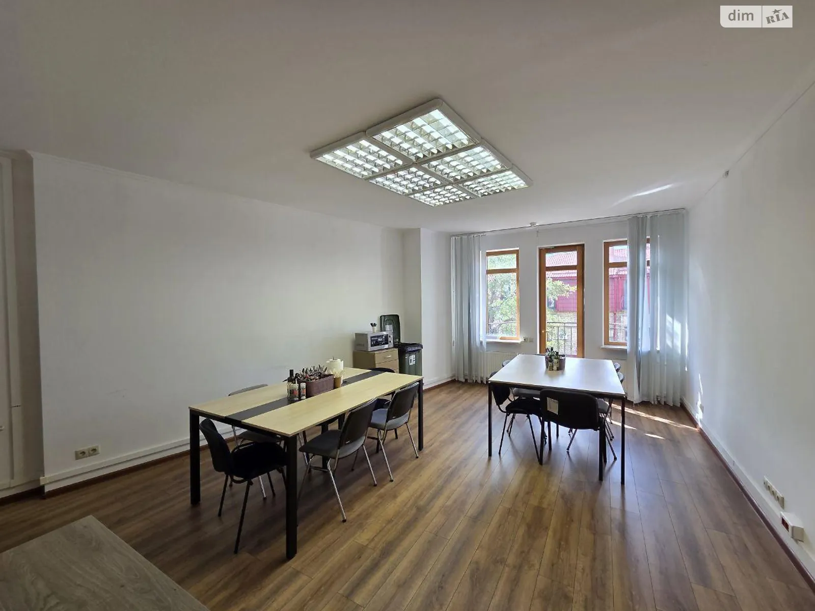 Сдается в аренду офис 240 кв. м в бизнес-центре, цена: 2600 $ - фото 1