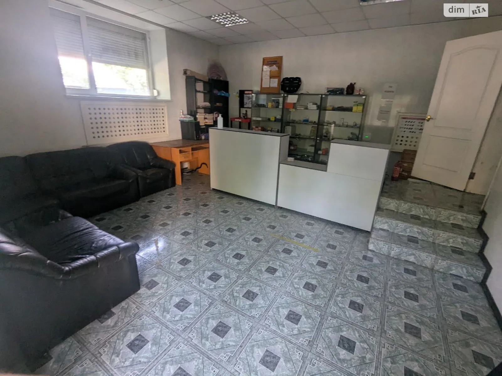 Продается офис 45 кв. м в бизнес-центре, цена: 75000 $ - фото 1