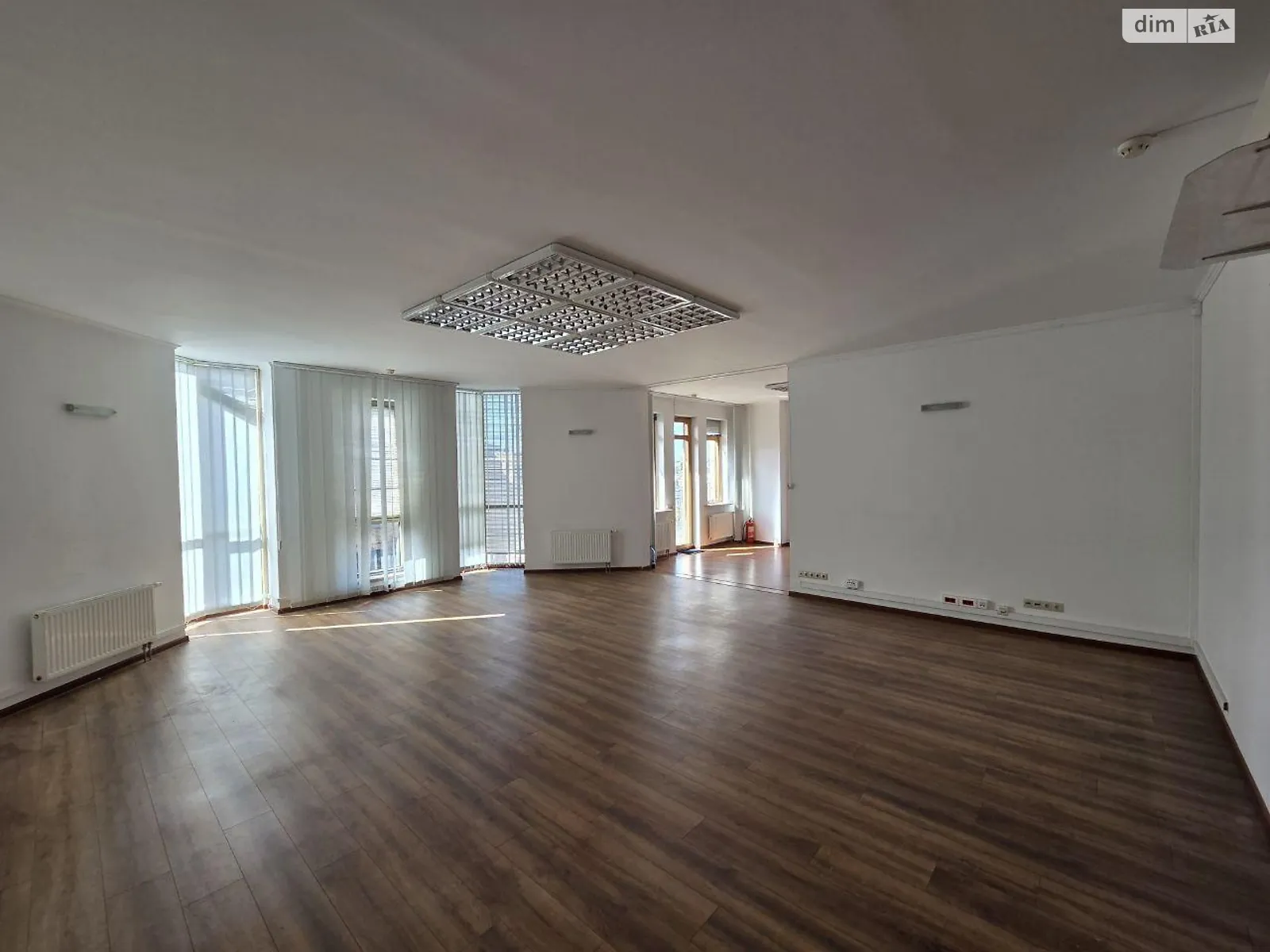 Сдается в аренду офис 700 кв. м в бизнес-центре, цена: 8400 $ - фото 1