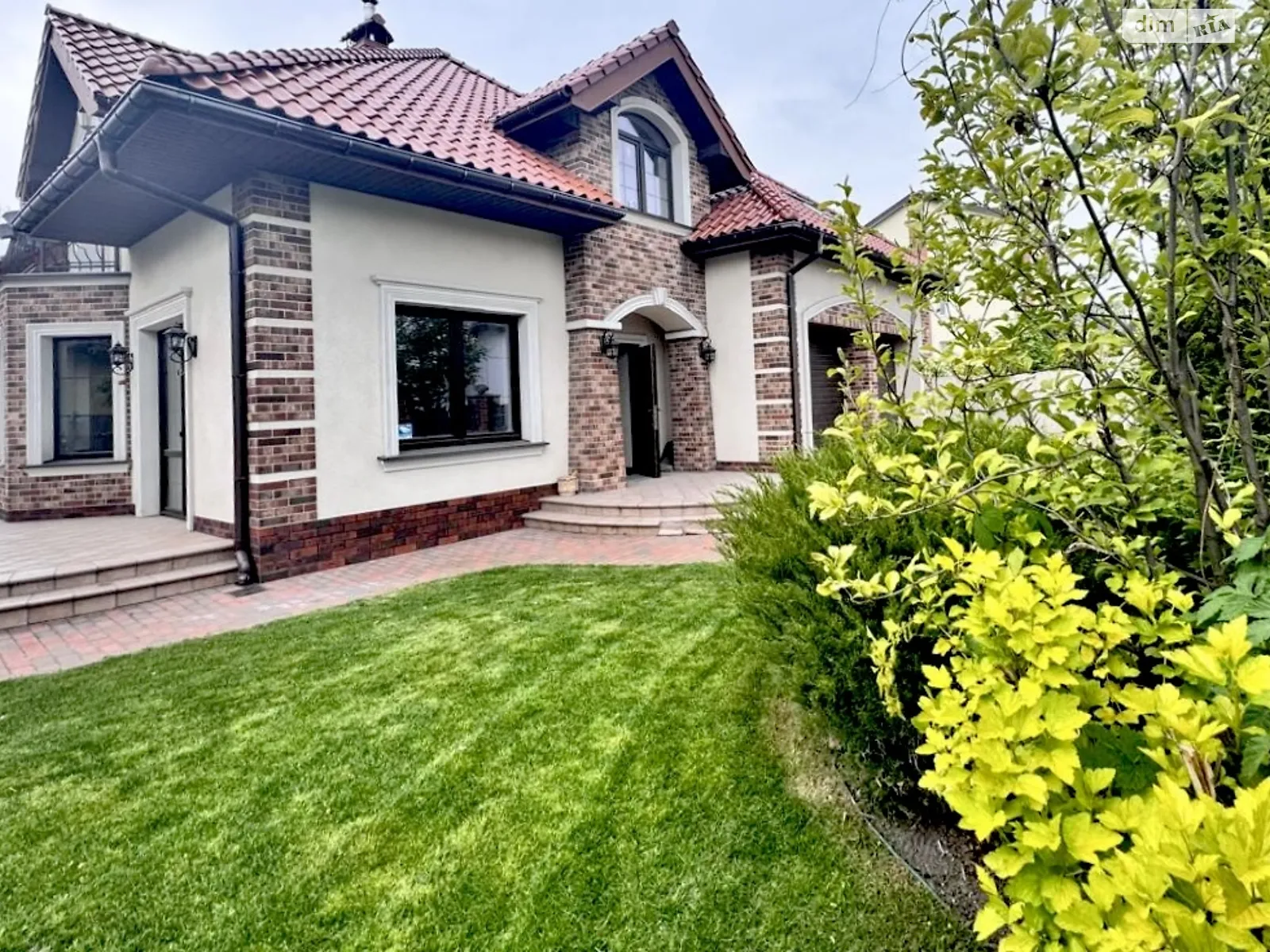 Сдается в аренду дом на 2 этажа 120 кв. м с подвалом, цена: 1500 $ - фото 1