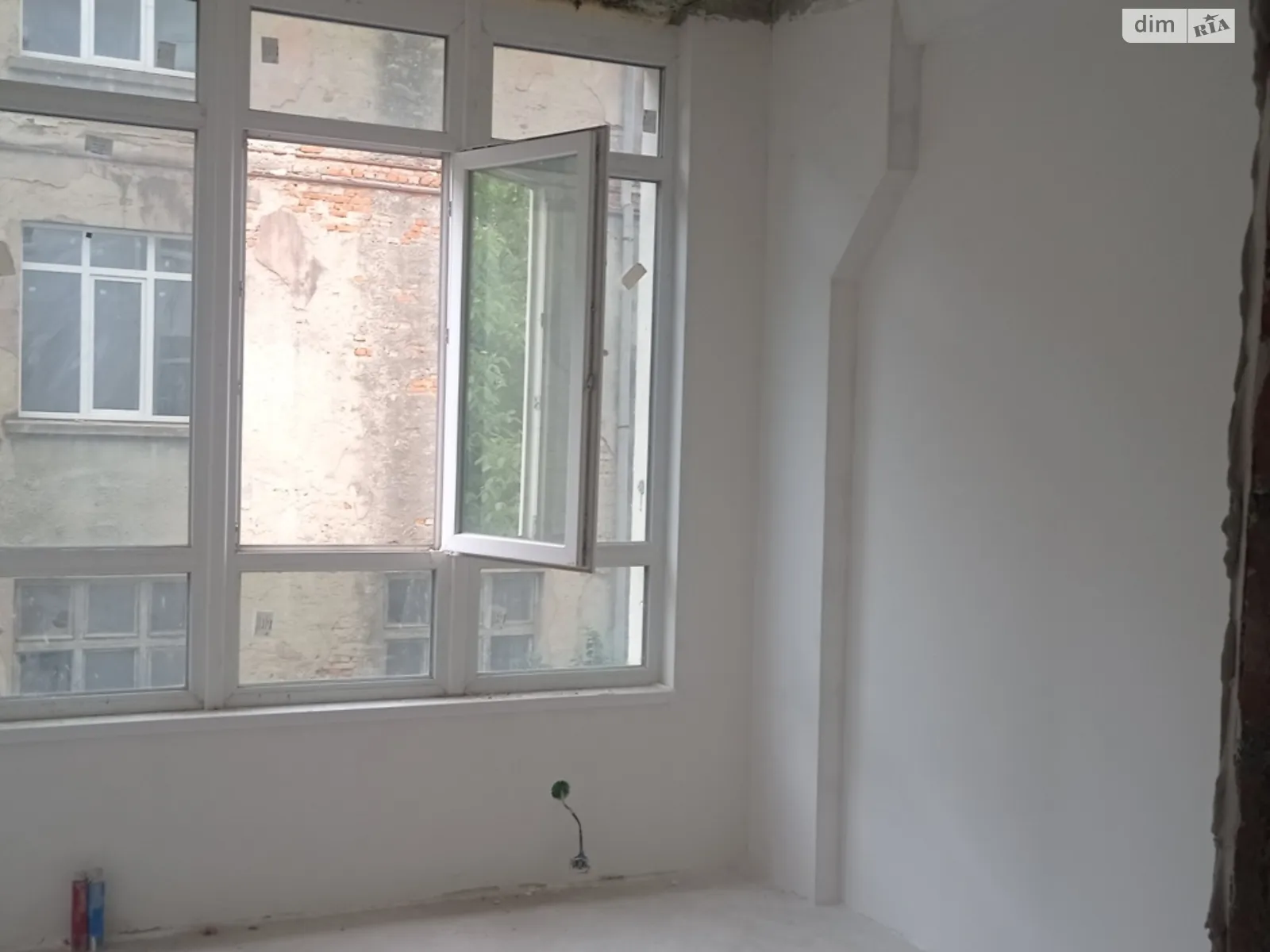 Продается 1-комнатная квартира 38.1 кв. м в Ужгороде, ул. Сергея Мартина(Парижской Коммуны), 4 - фото 1